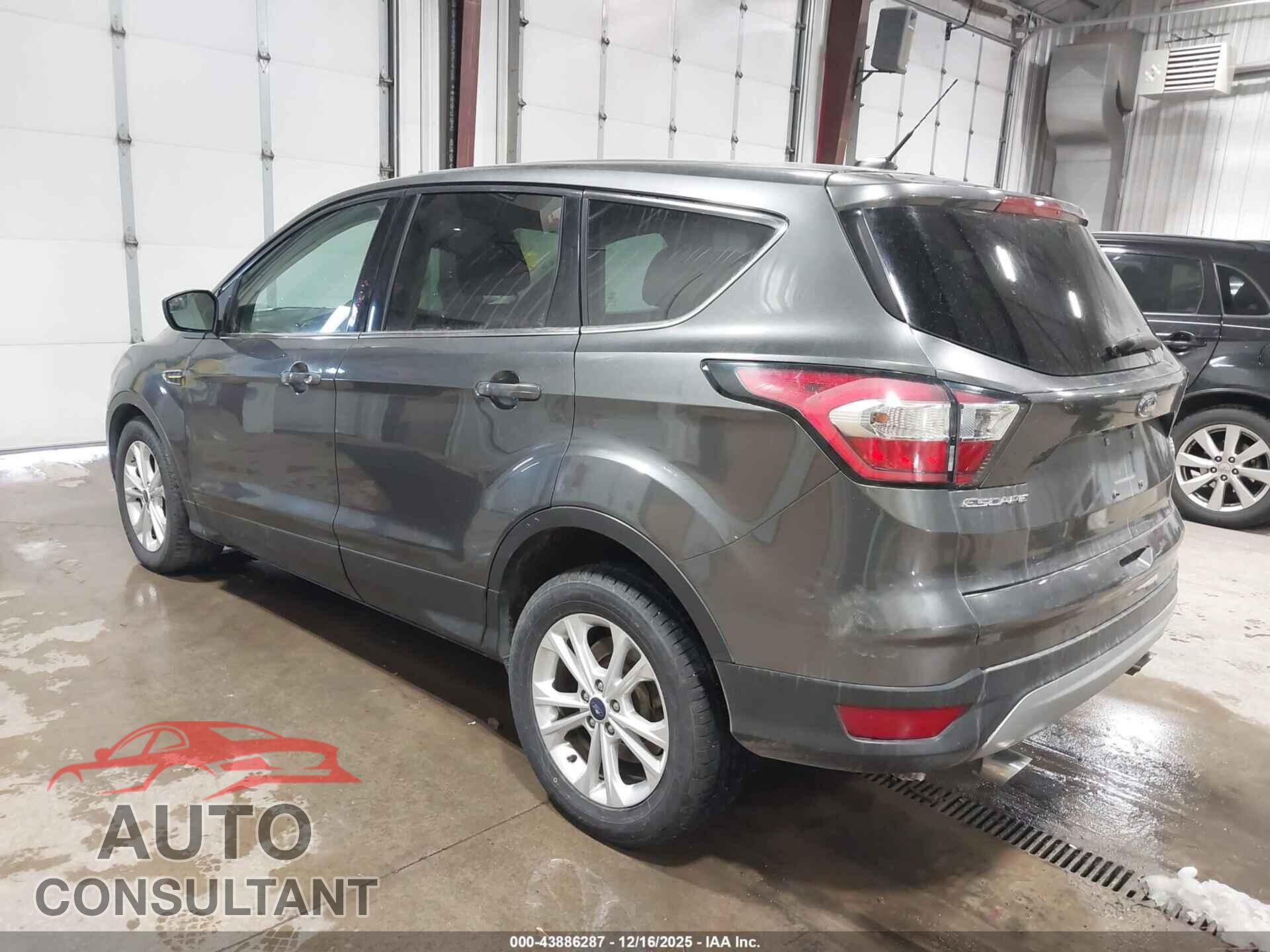 FORD ESCAPE 2017 - 1FMCU9G90HUC89018
