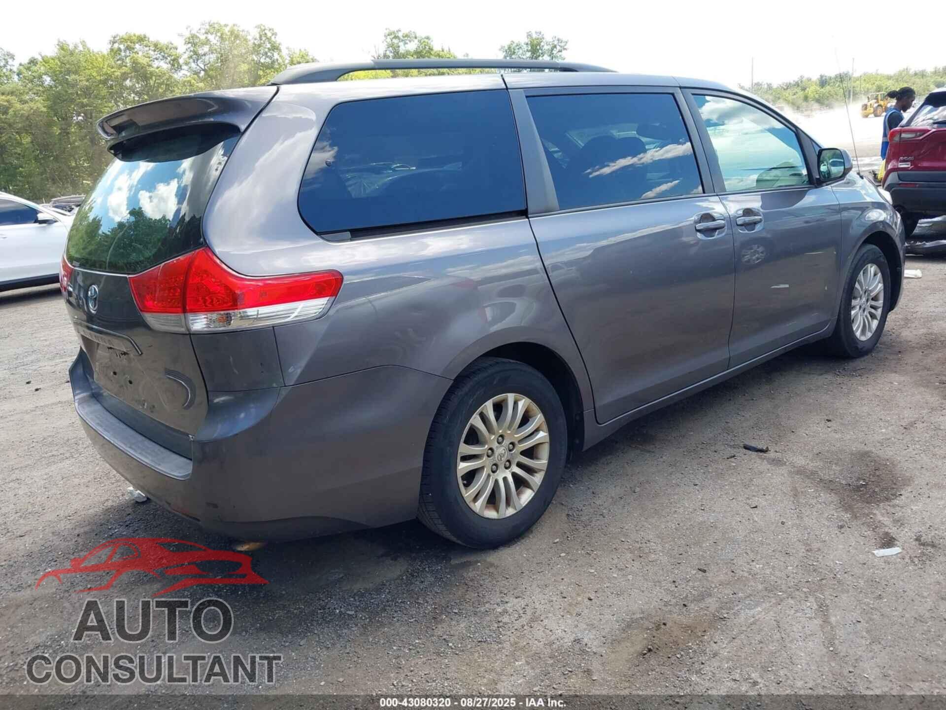 TOYOTA SIENNA 2011 - 5TDYK3DCXBS060421