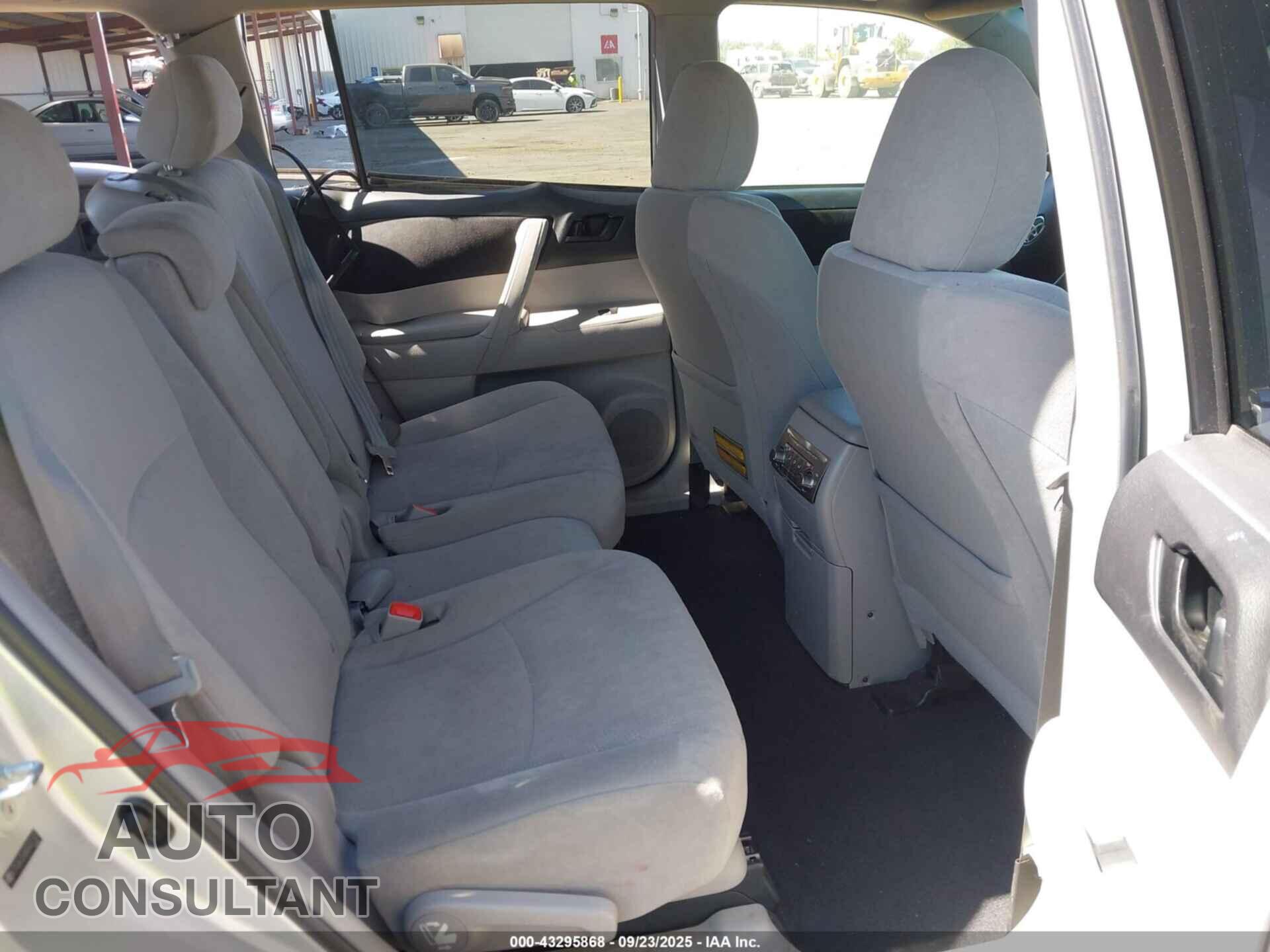 TOYOTA HIGHLANDER 2011 - 5TDZK3EH2BS037357
