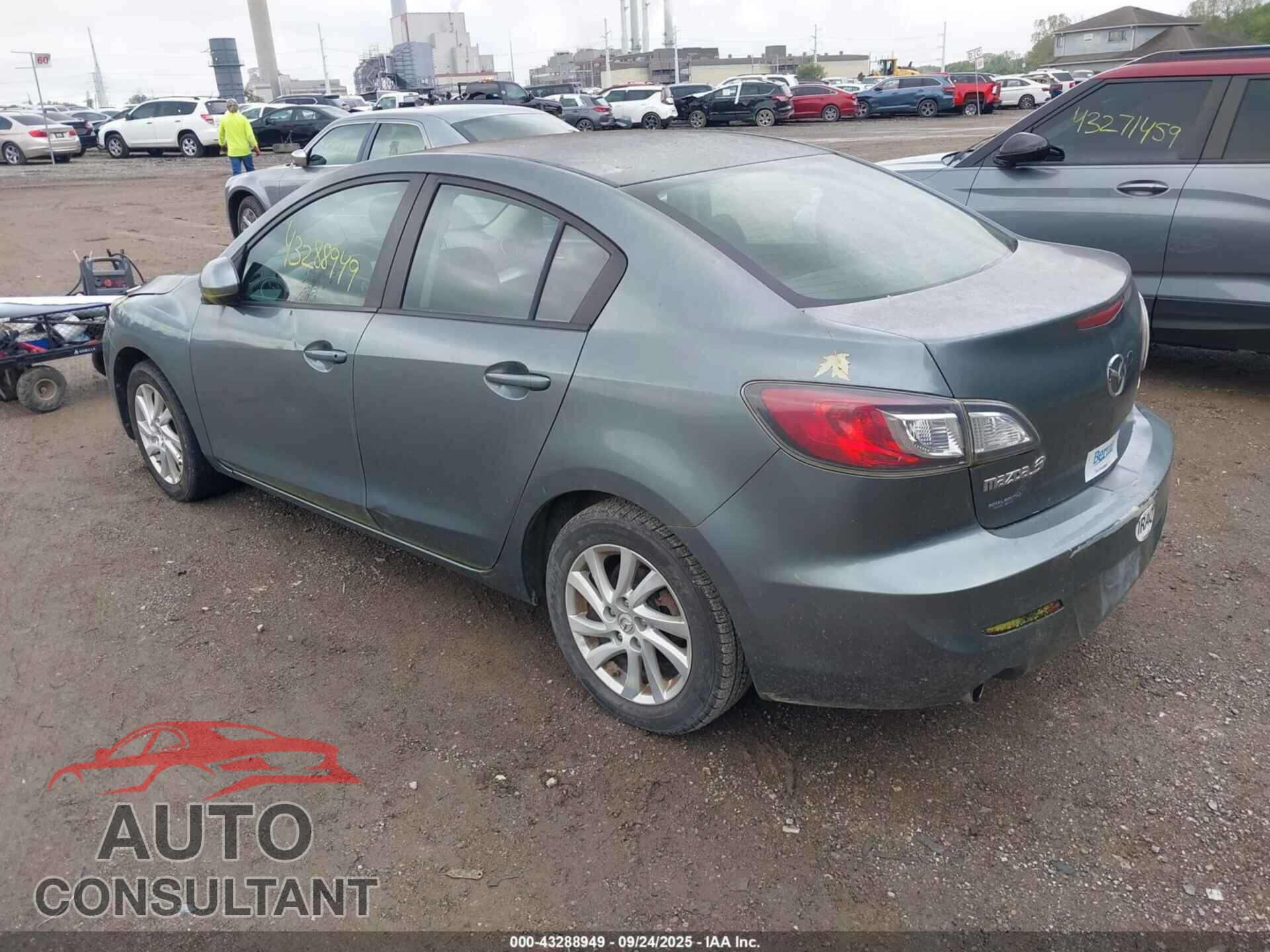 MAZDA MAZDA3 2012 - JM1BL1V70C1558473