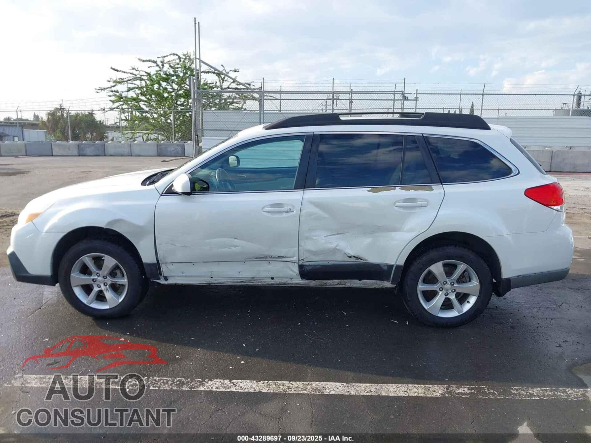 SUBARU OUTBACK 2013 - 4S4BRBLC4D3295443