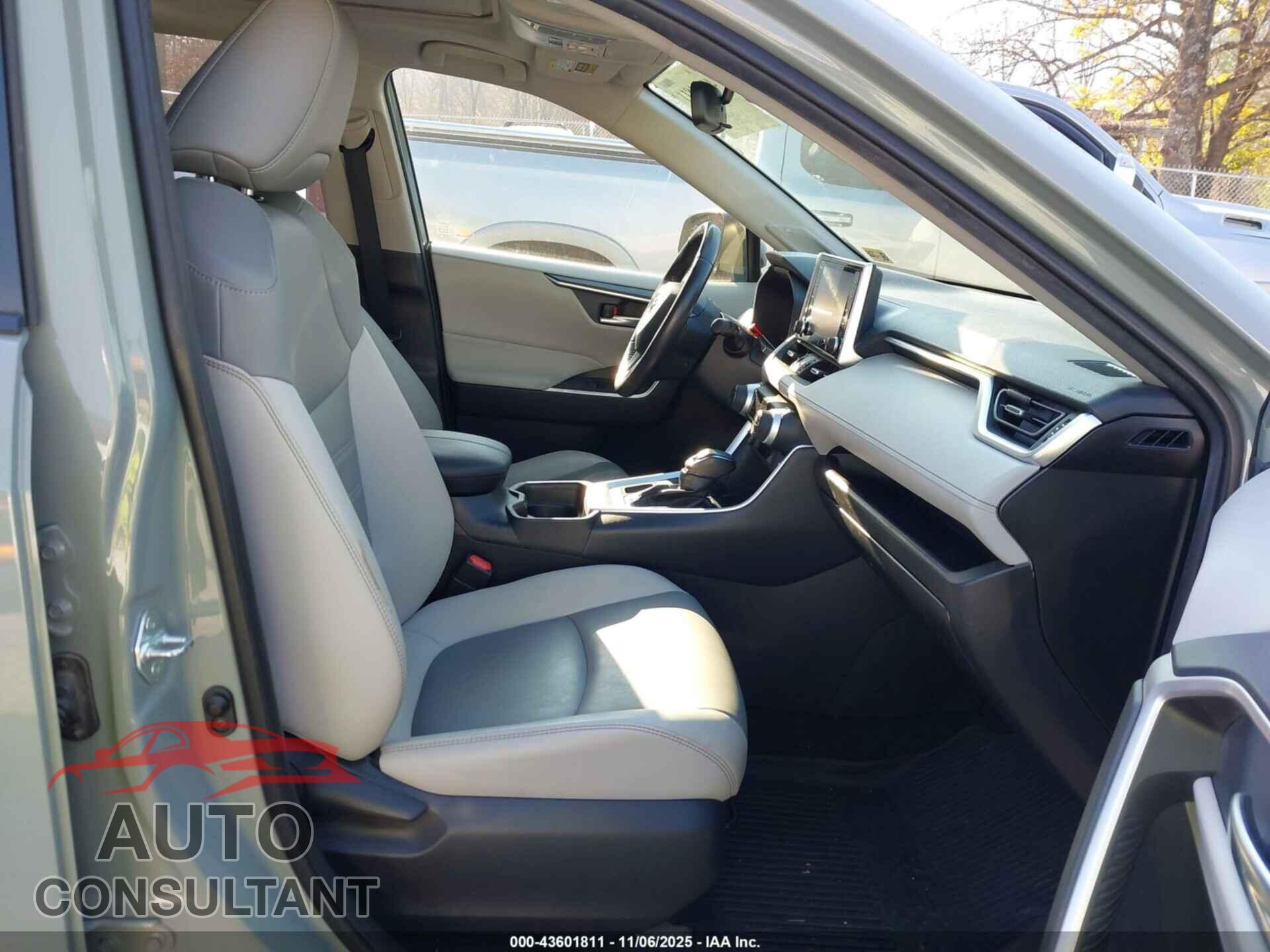 TOYOTA RAV4 2019 - JTMA1RFV2KD032128