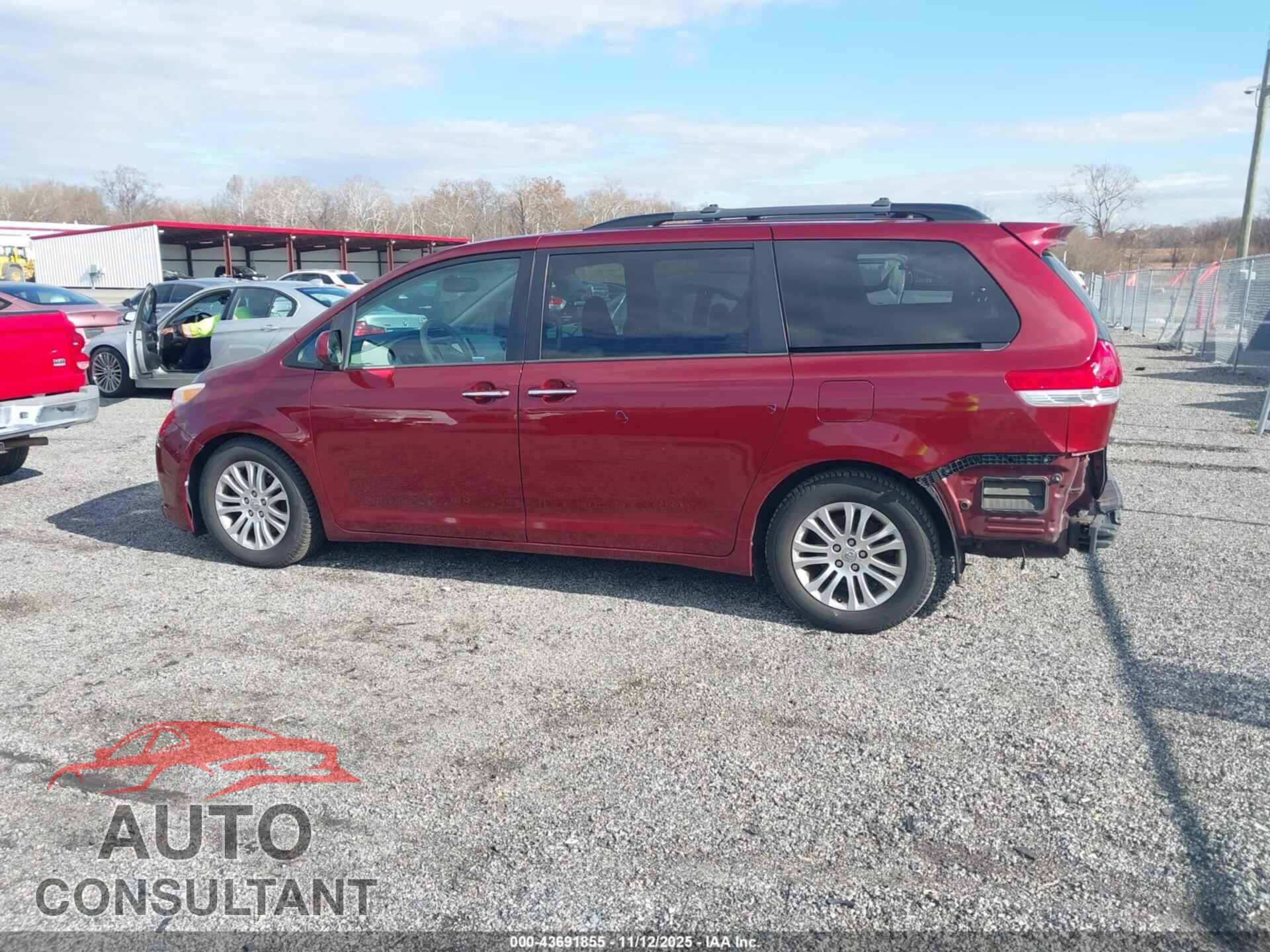 TOYOTA SIENNA 2013 - 5TDYK3DC8DS403830