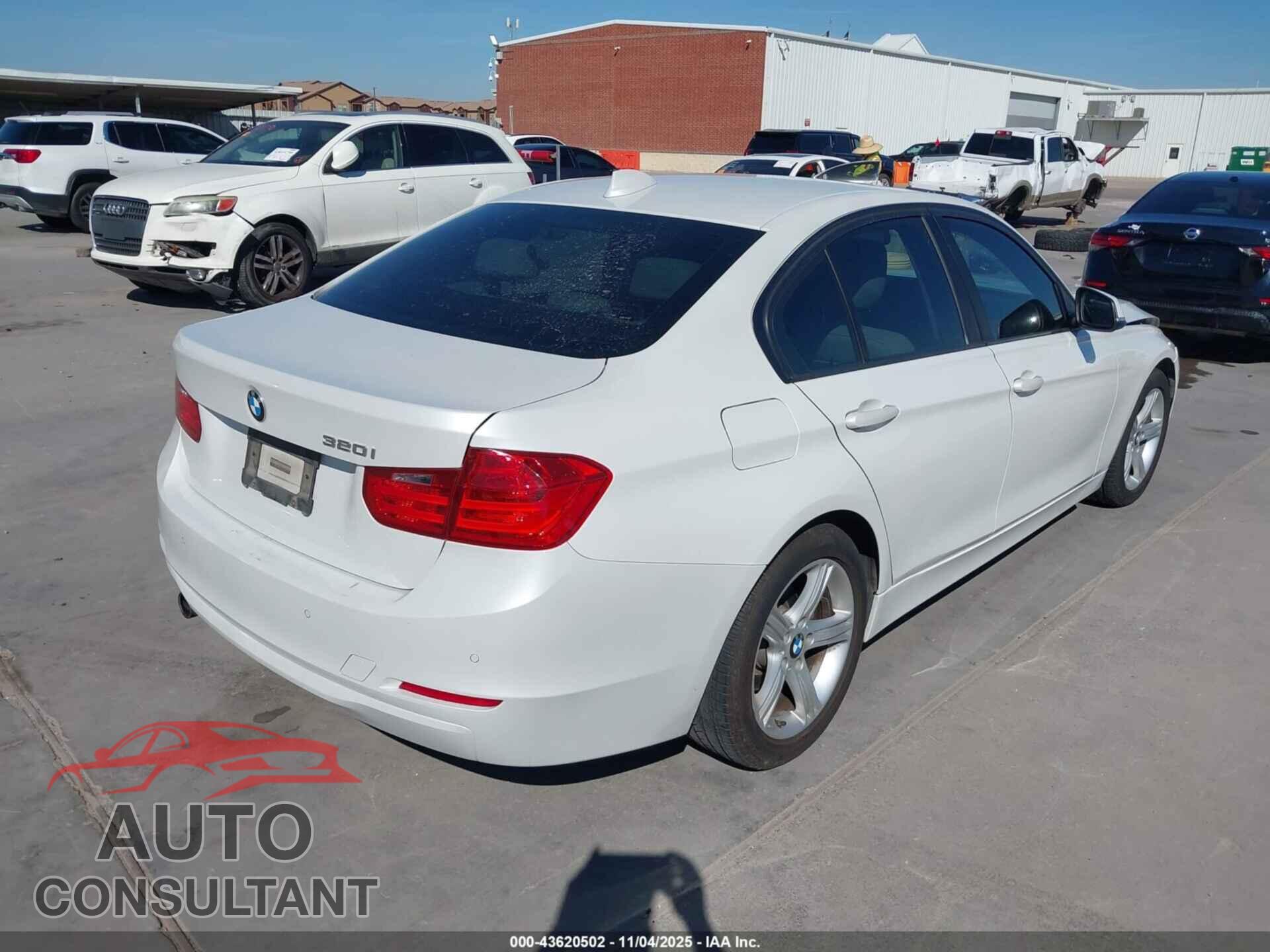 BMW 320I 2015 - WBA3B1G50FNT04582