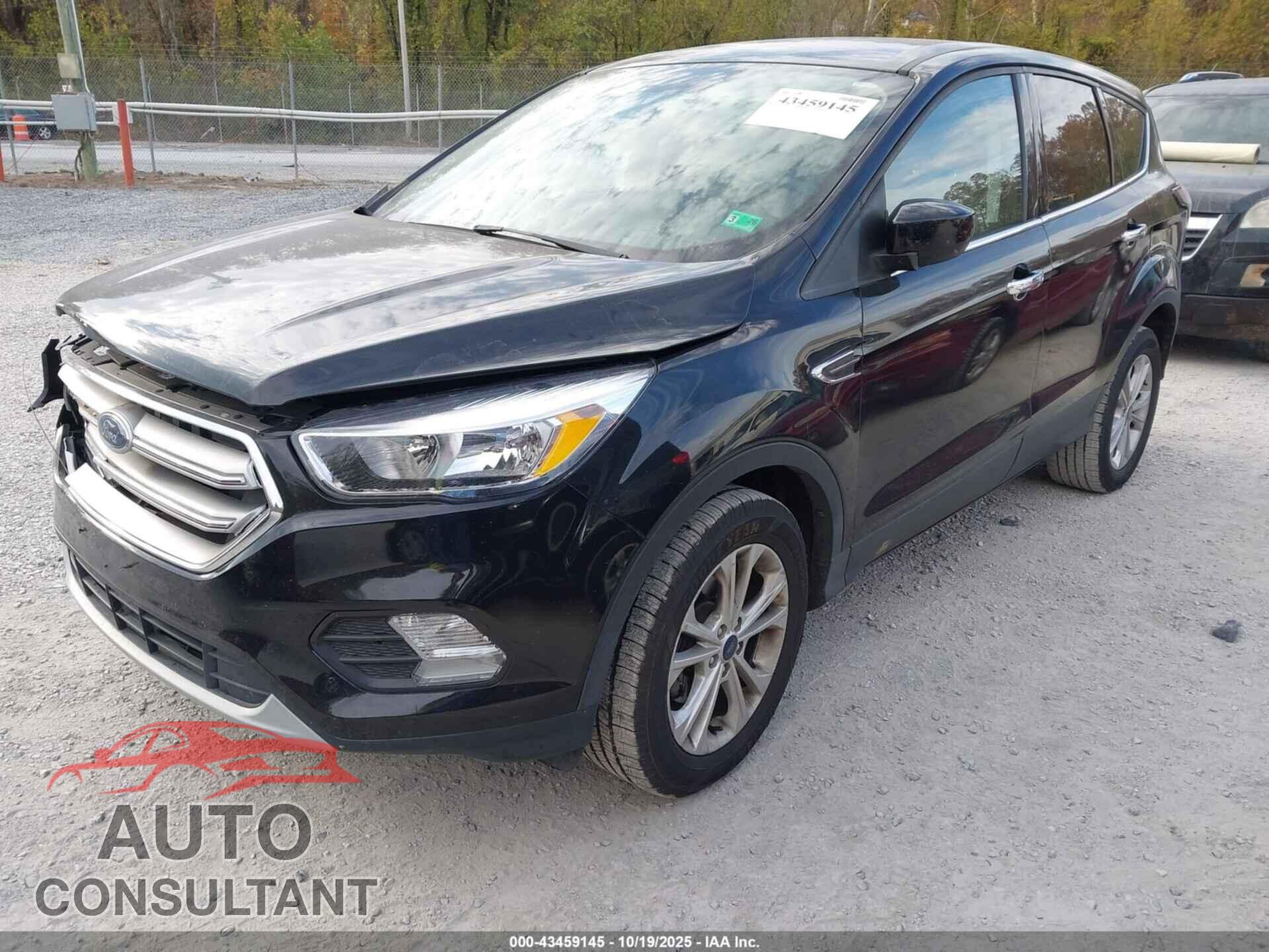 FORD ESCAPE 2017 - 1FMCU0GD0HUB56517