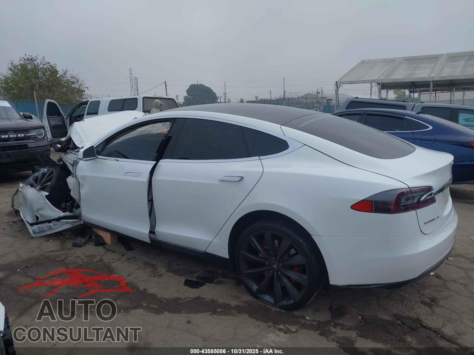 TESLA MODEL S 2013 - 5YJSA1CN8DFP06272