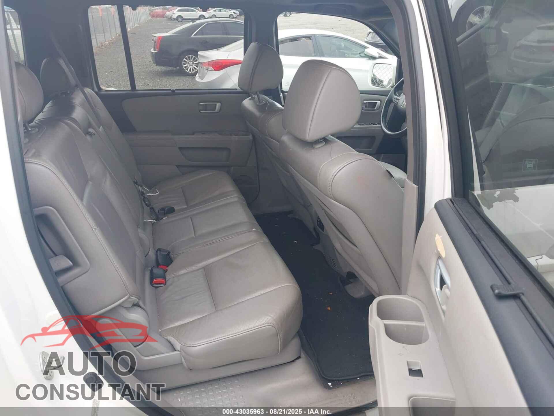 HONDA PILOT 2011 - 5FNYF4H98BB003373