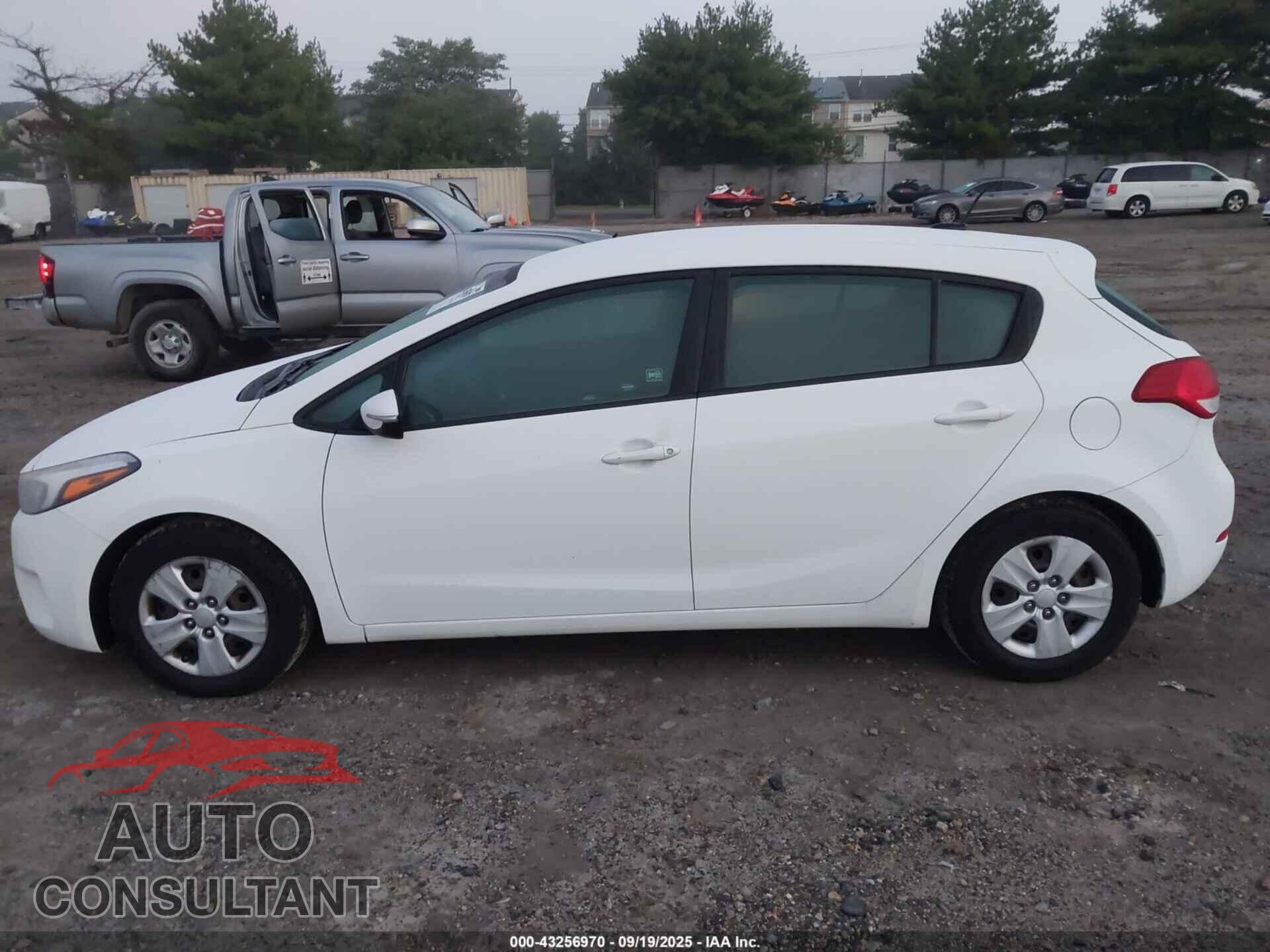 KIA FORTE 2017 - KNAFK5A82H5727139