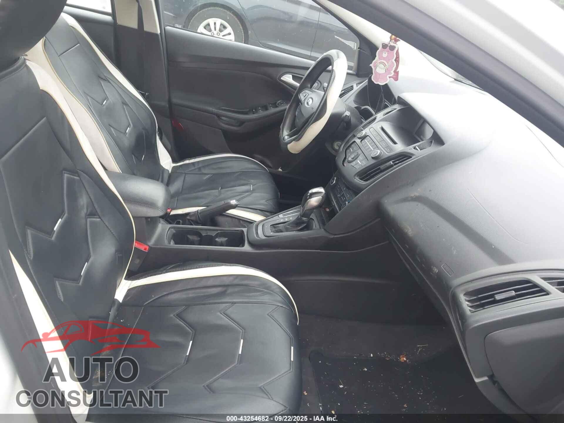 FORD FOCUS 2016 - 1FADP3F25GL216271