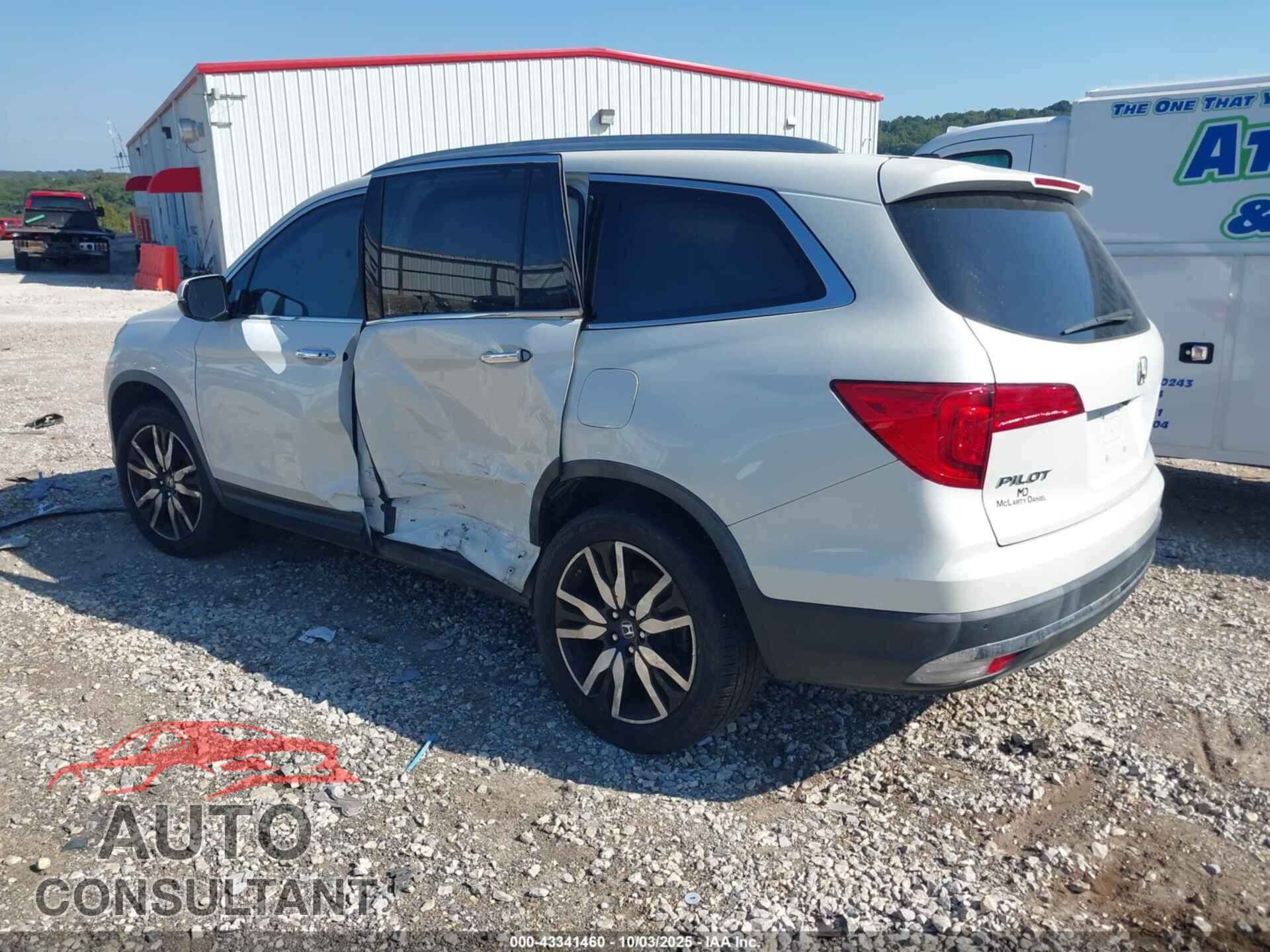 HONDA PILOT 2017 - 5FNYF6H94HB083565
