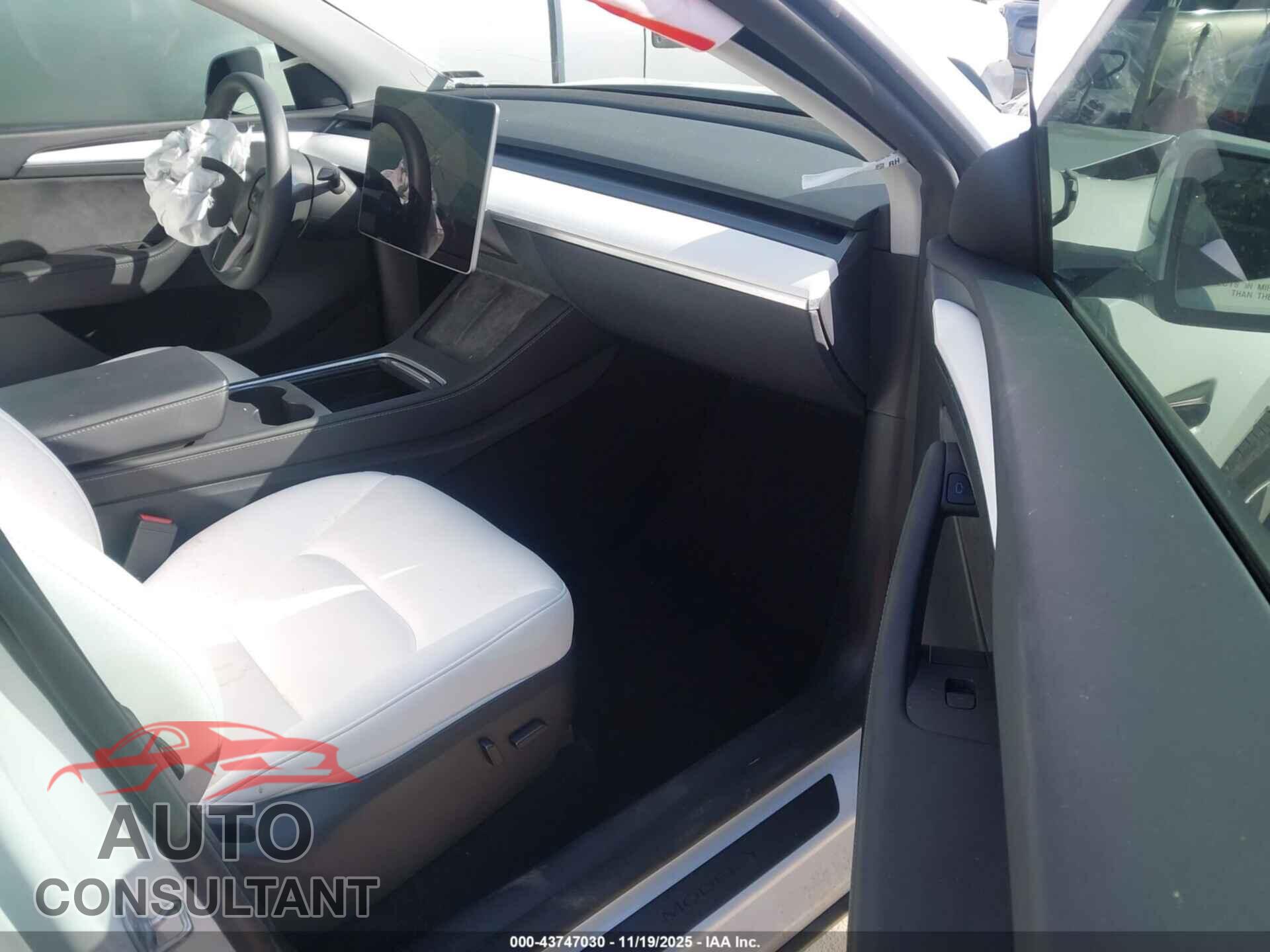 TESLA MODEL Y 2024 - 7SAYGDEE2RF063709