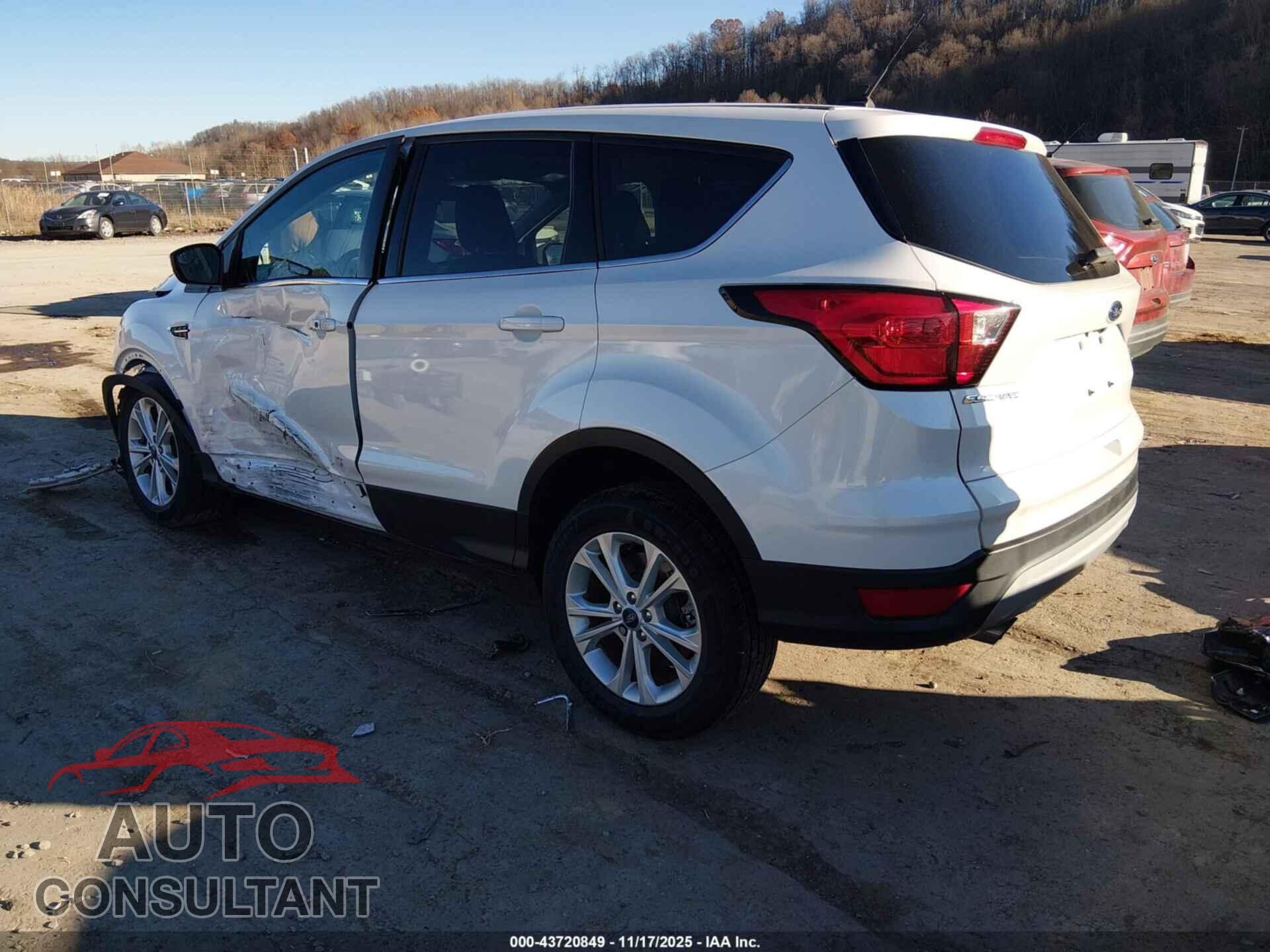 FORD ESCAPE 2019 - 1FMCU0GD2KUB54078
