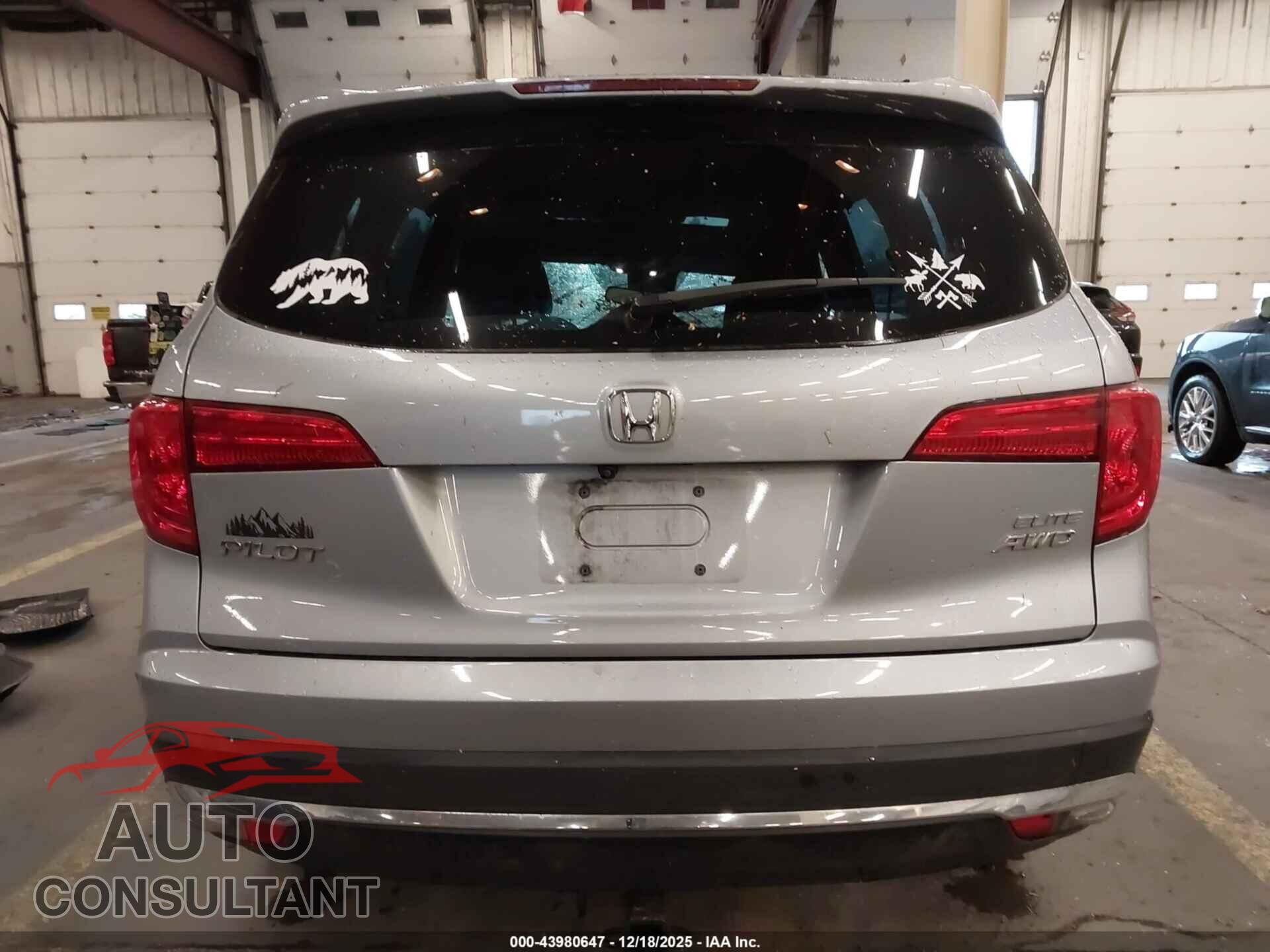 HONDA PILOT 2017 - 5FNYF6H02HB044183