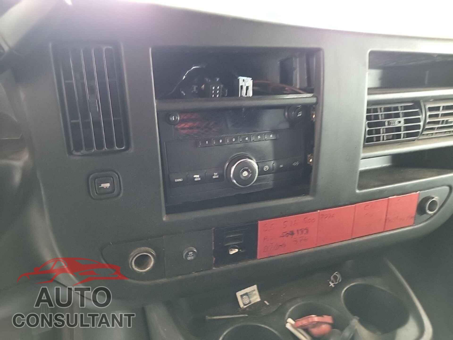 CHEVROLET EXPRESS G2500 2012 - 1GCWGFFA0C1176019