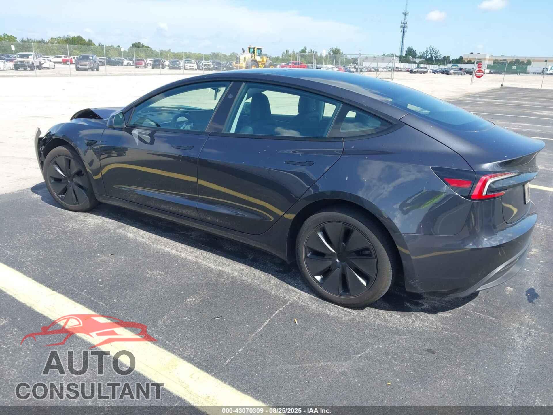 TESLA MODEL 3 2024 - 5YJ3E1EA4RF742714