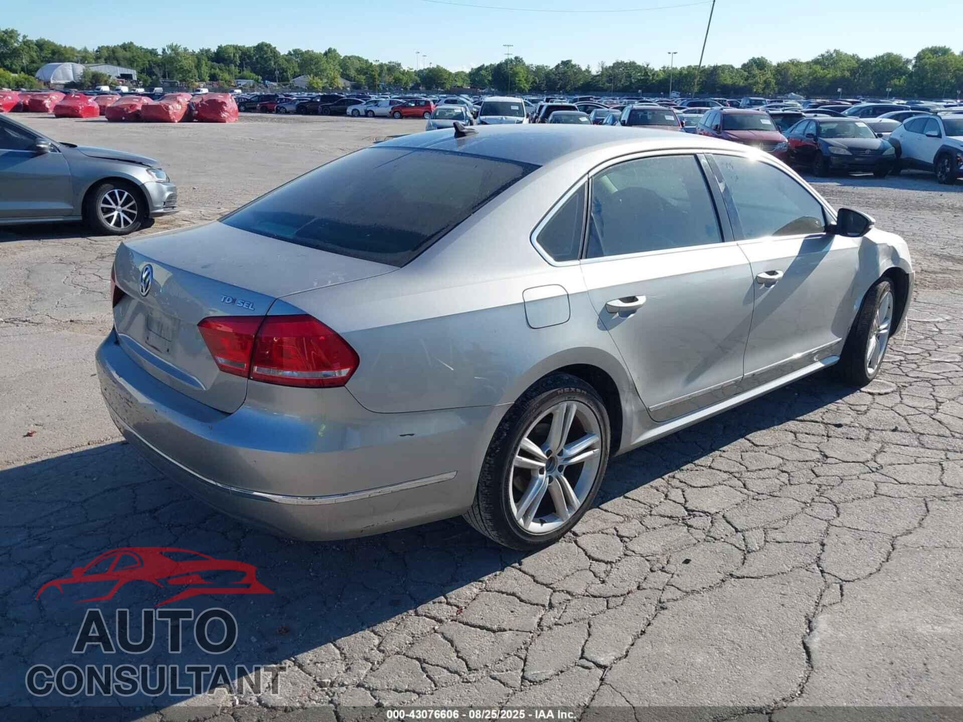 VOLKSWAGEN PASSAT 2012 - 1VWCN7A30CC032141