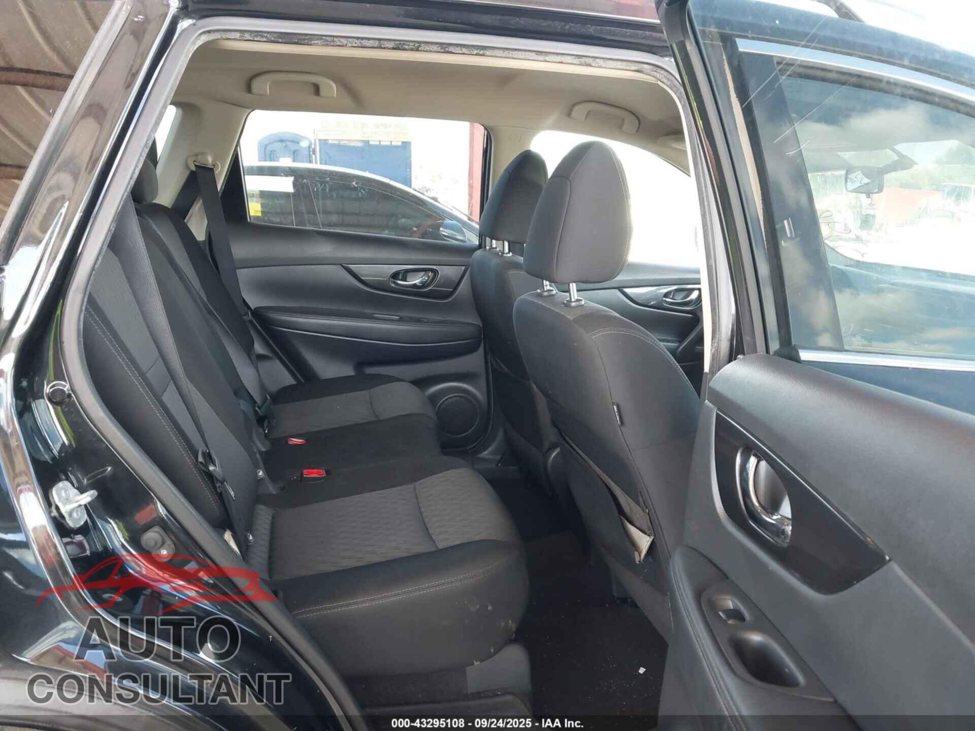 NISSAN ROGUE 2017 - KNMAT2MT2HP527147