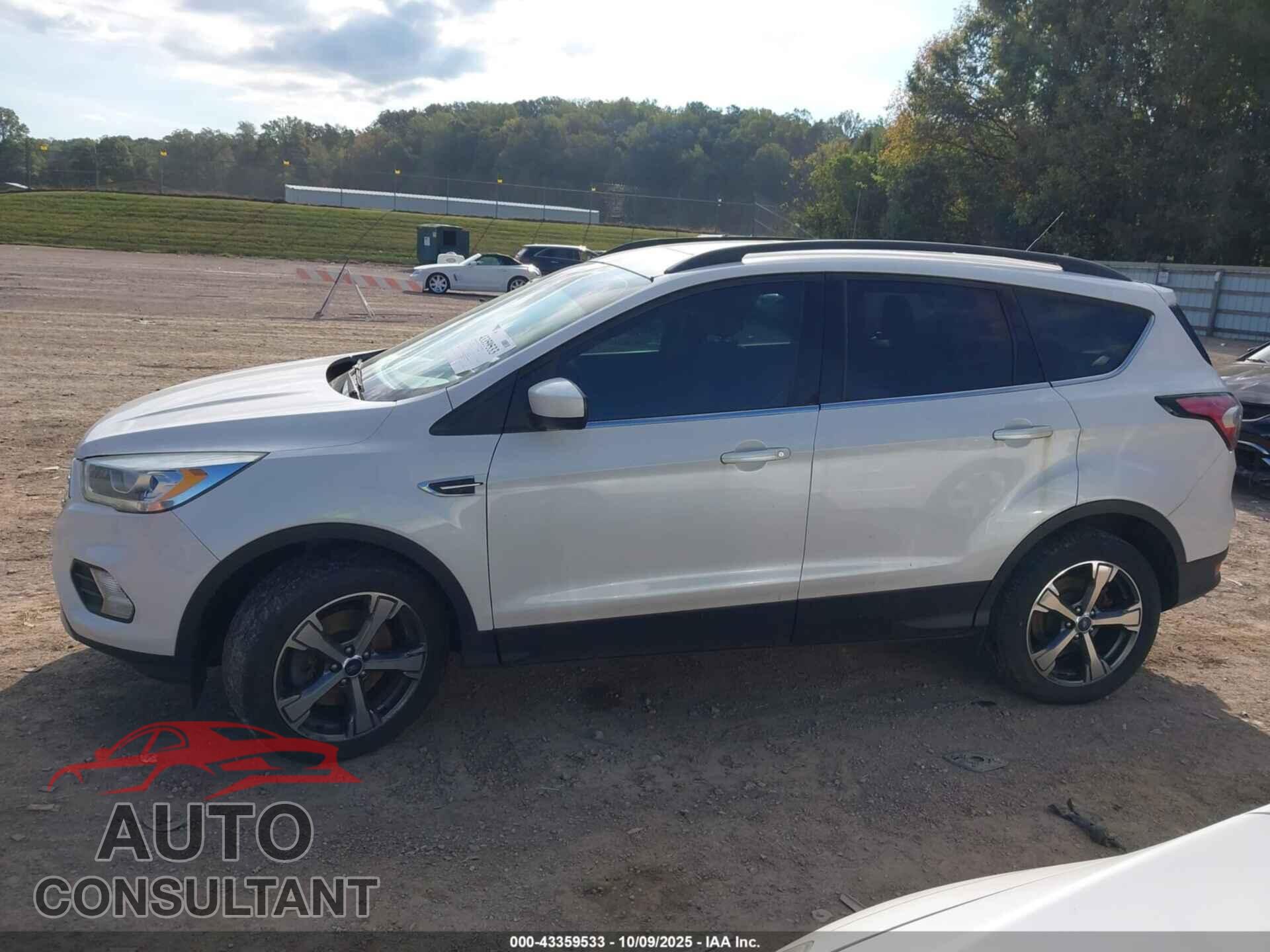 FORD ESCAPE 2017 - 1FMCU9G94HUB77175