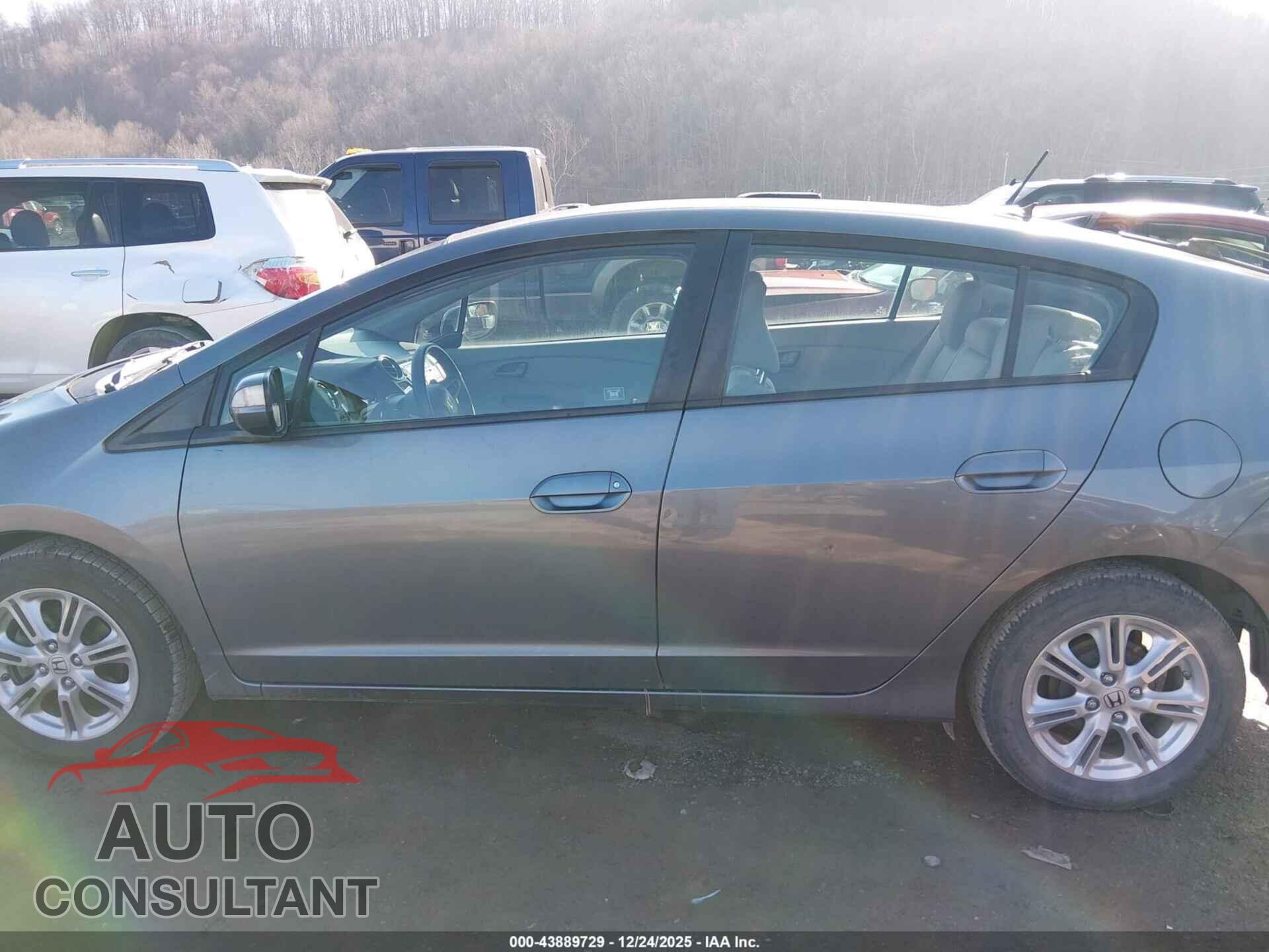 HONDA INSIGHT 2011 - JHMZE2H76BS002685