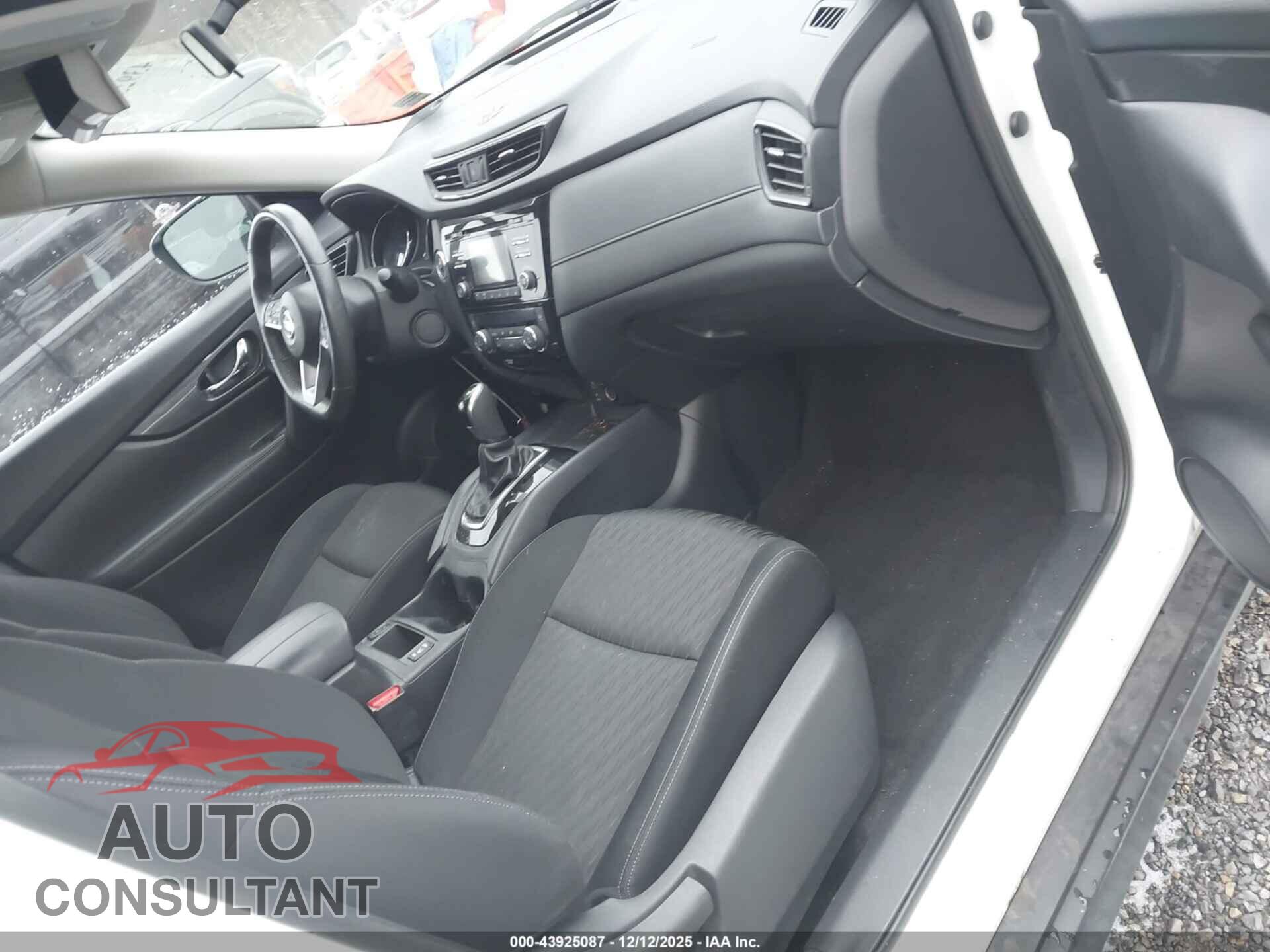 NISSAN ROGUE 2017 - KNMAT2MVXHP580258