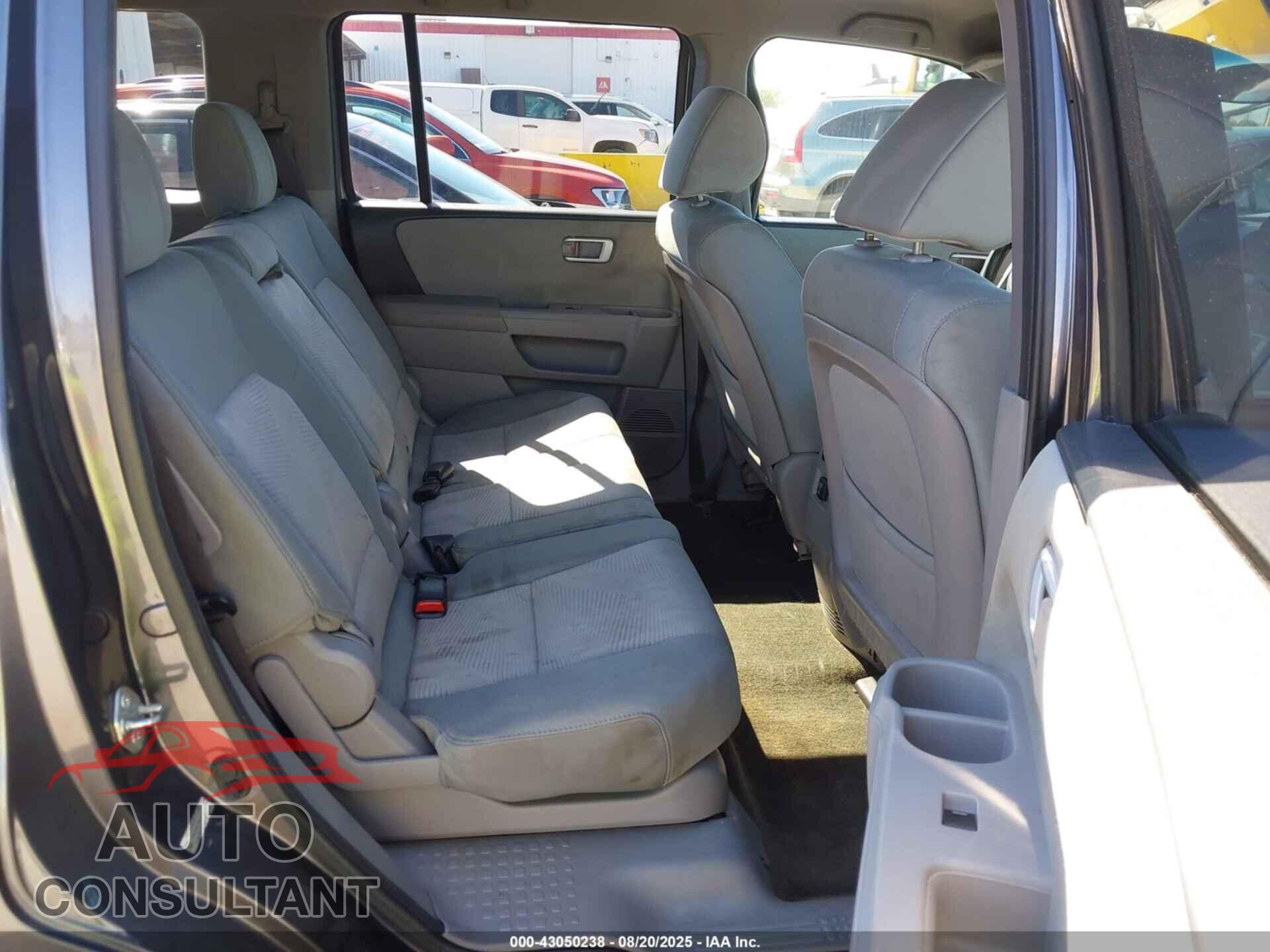 HONDA PILOT 2015 - 5FNYF3H21FB015772