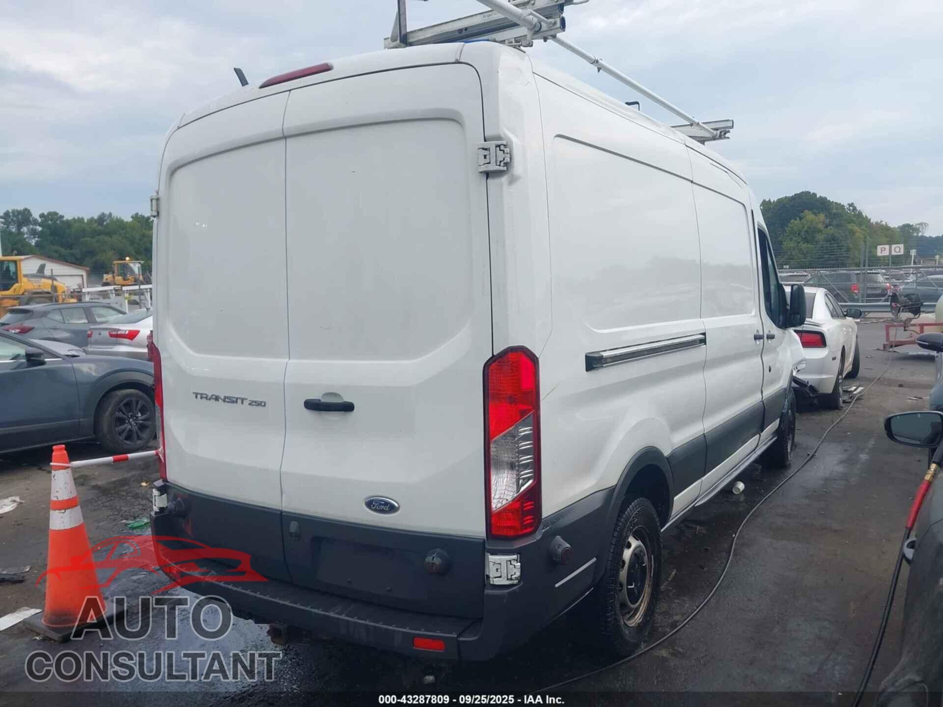 FORD TRANSIT-250 2017 - 1FTYR2CM1HKB25222