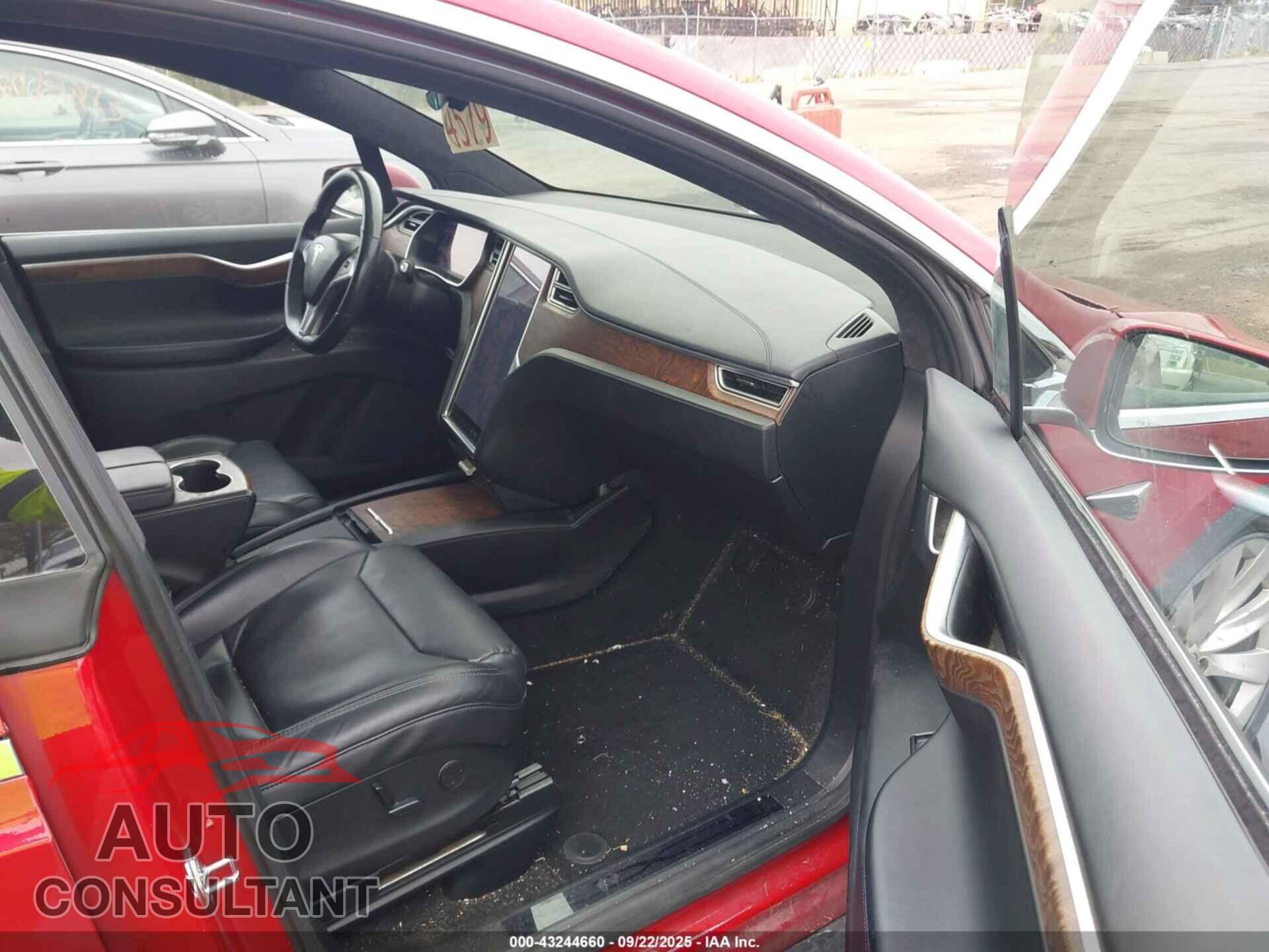 TESLA MODEL X 2017 - 5YJXCAE23HF058140