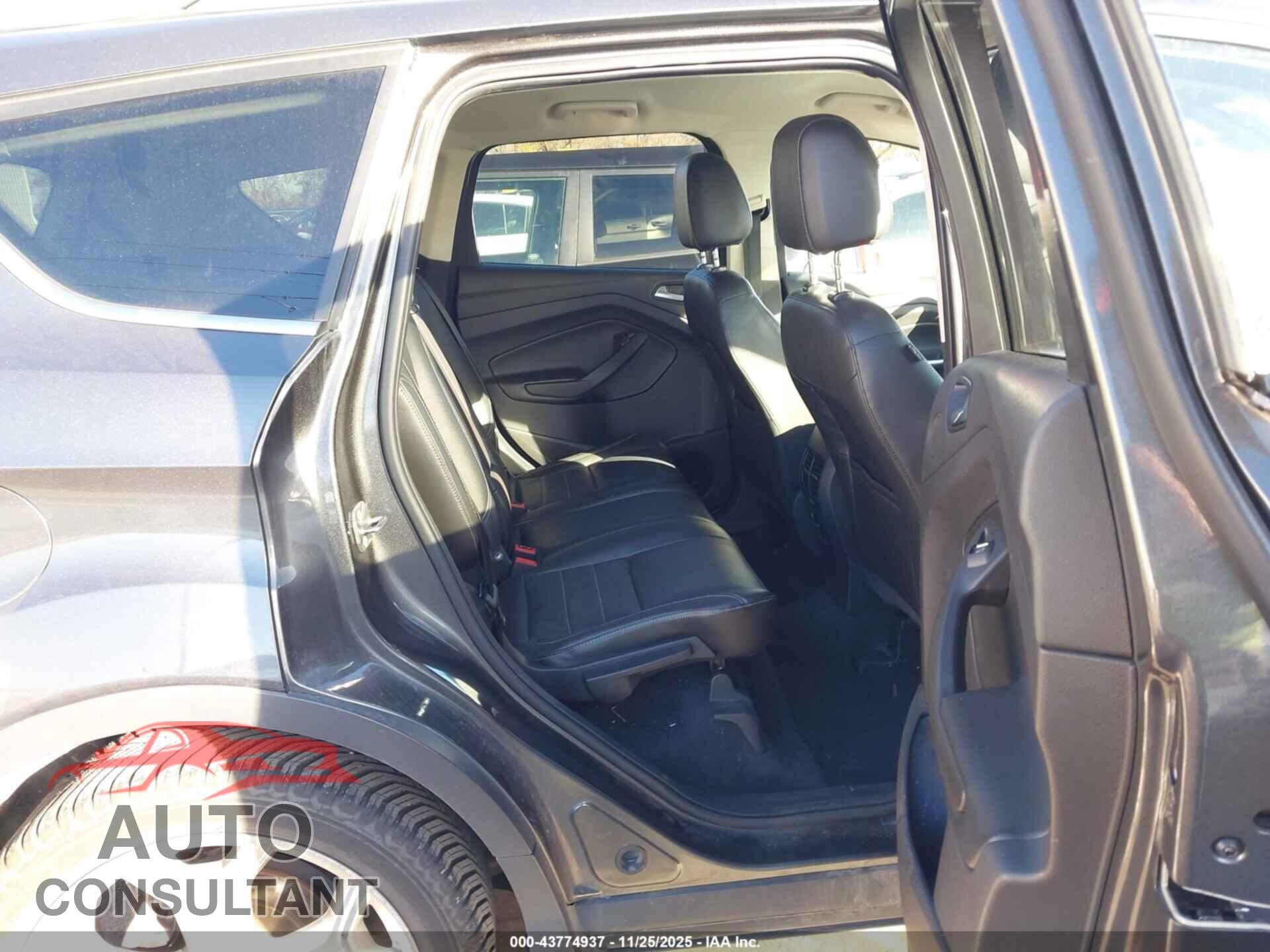 FORD ESCAPE 2015 - 1FMCU9J91FUB19420
