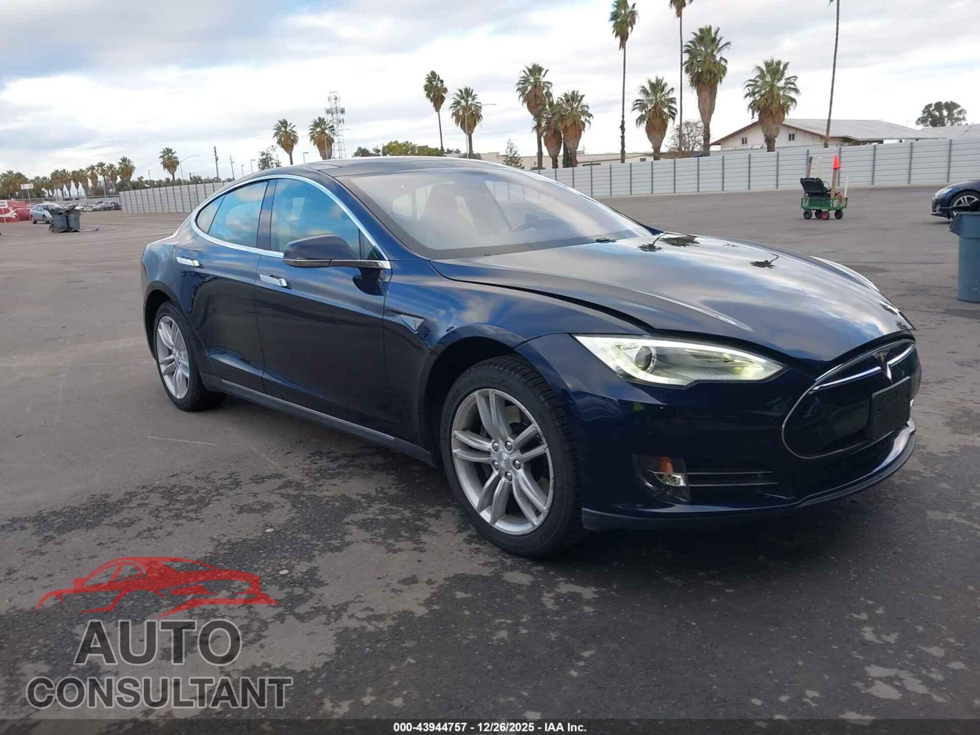 TESLA MODEL S 2013 - 5YJSA1CN8DFP06062