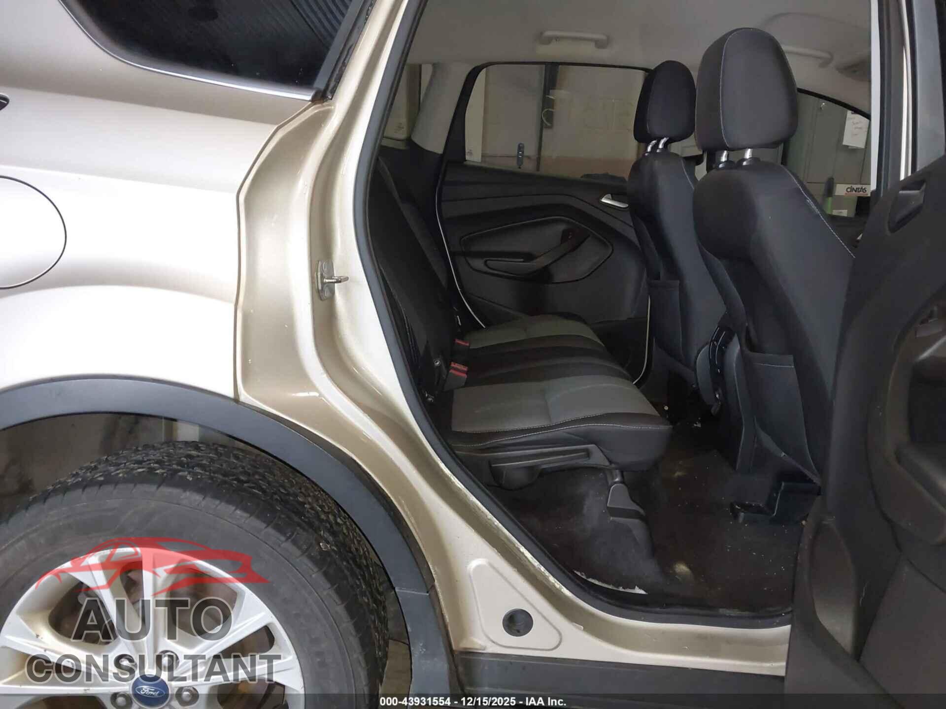 FORD ESCAPE 2017 - 1FMCU9GD6HUC23819