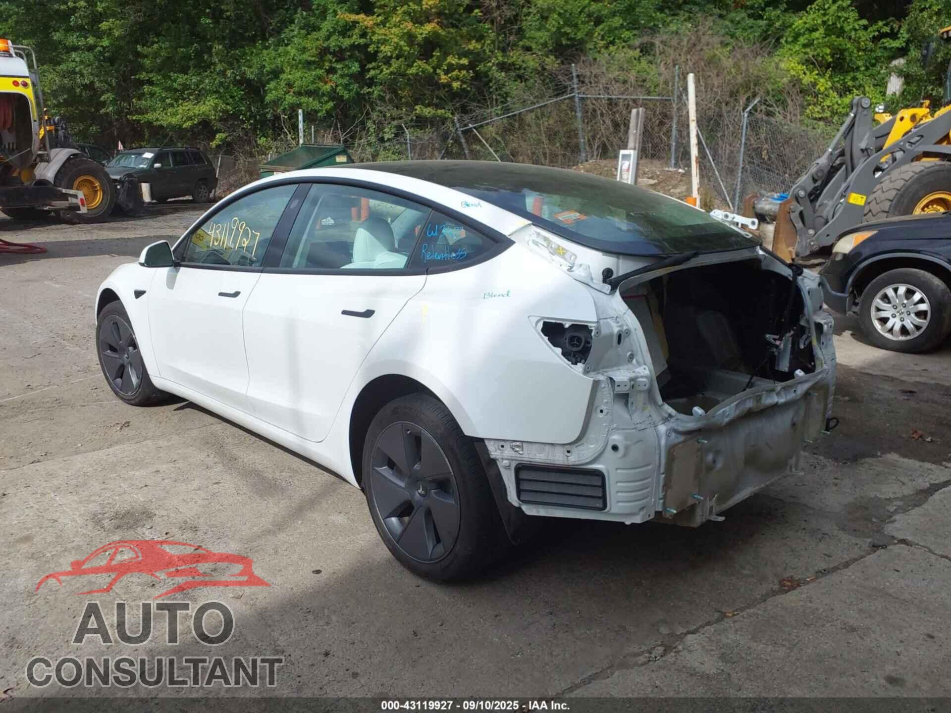 TESLA MODEL 3 2022 - 5YJ3E1EB1NF305403