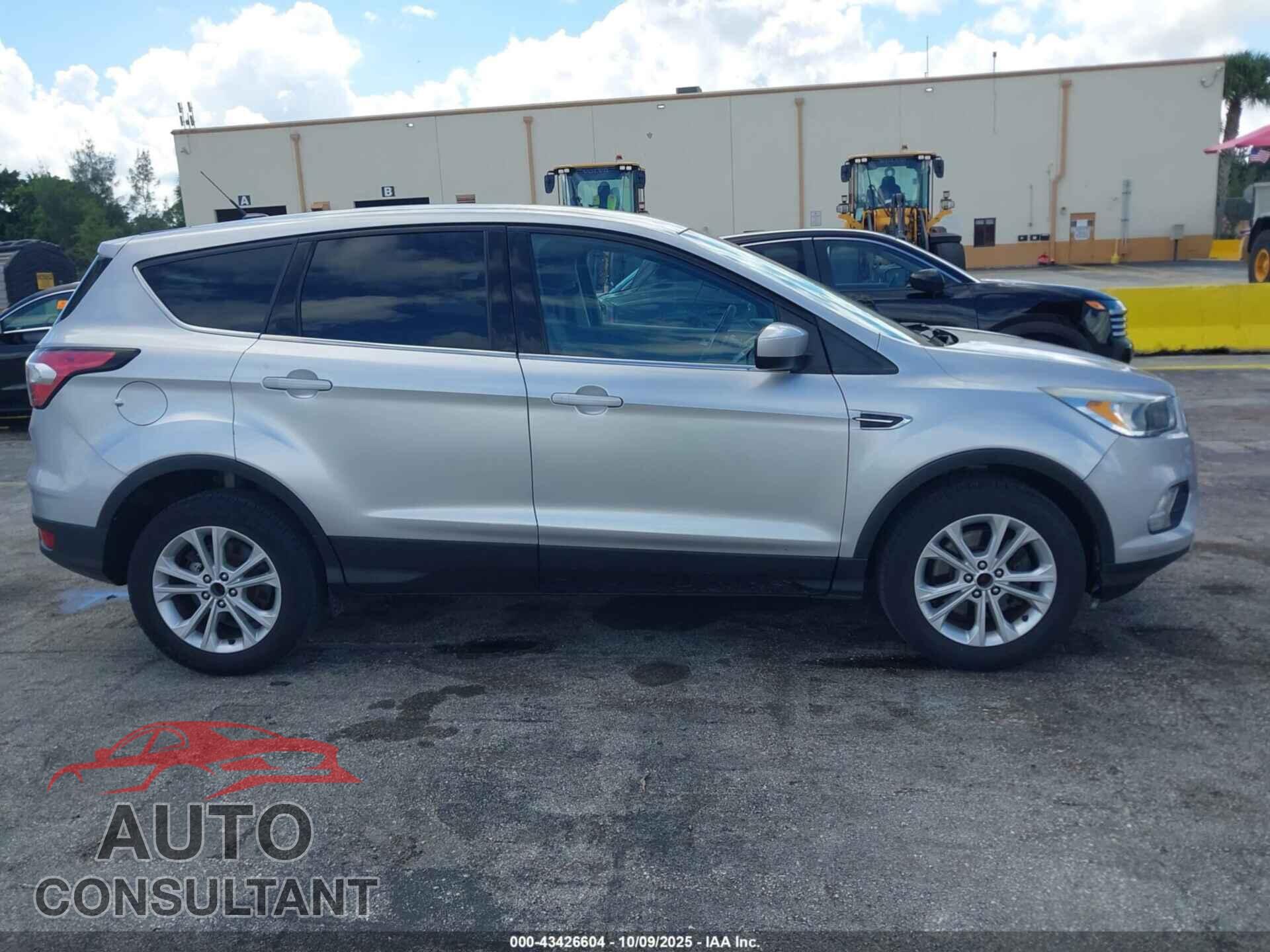 FORD ESCAPE 2017 - 1FMCU9GD3HUC16133