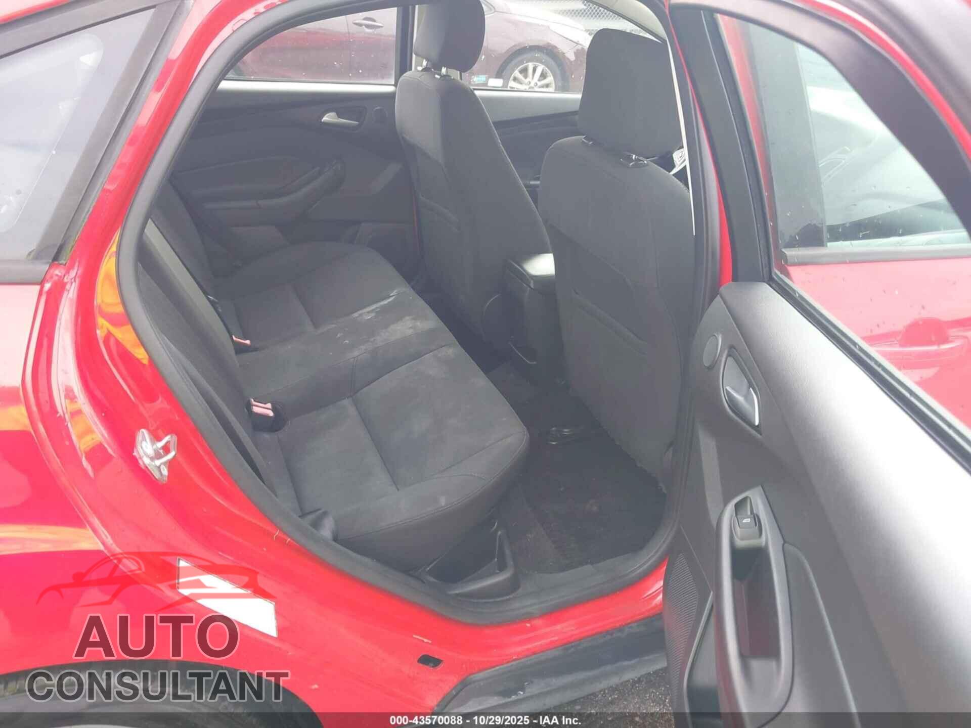 FORD FOCUS 2017 - 1FADP3H26HL247205