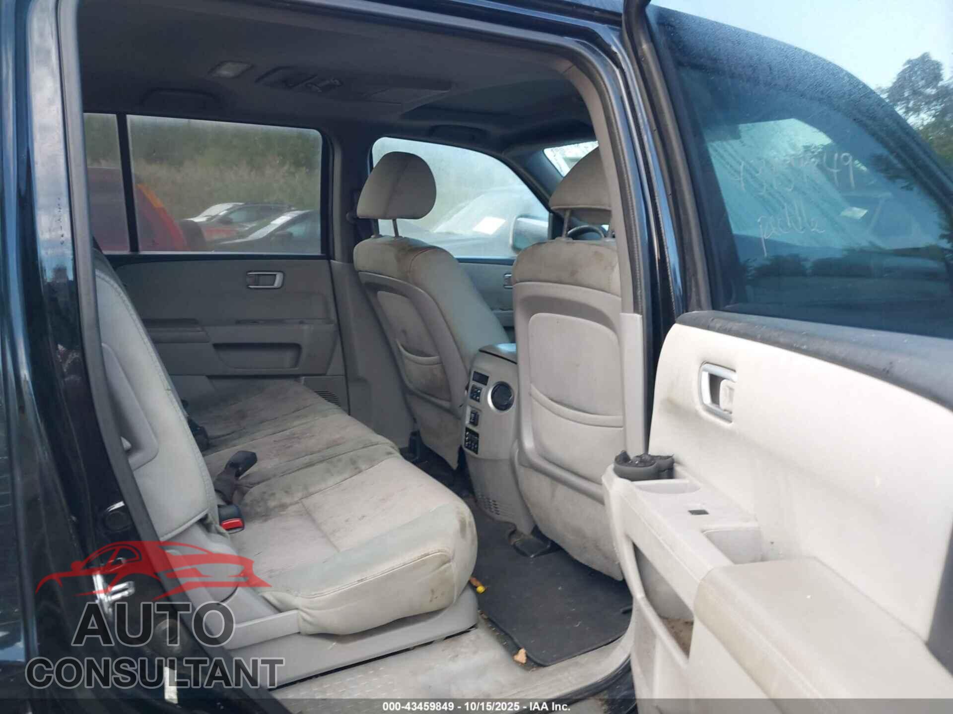 HONDA PILOT 2015 - 5FNYF4H3XFB078240
