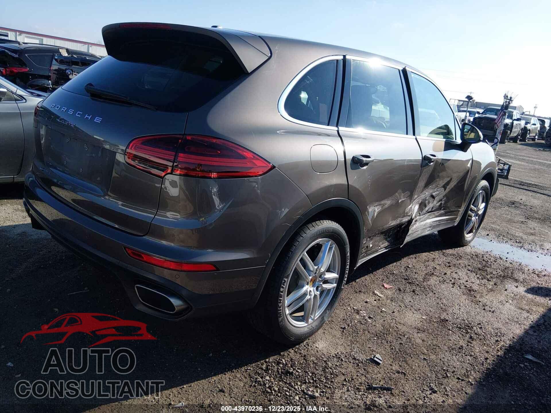 PORSCHE CAYENNE 2016 - WP1AA2A22GKA12760