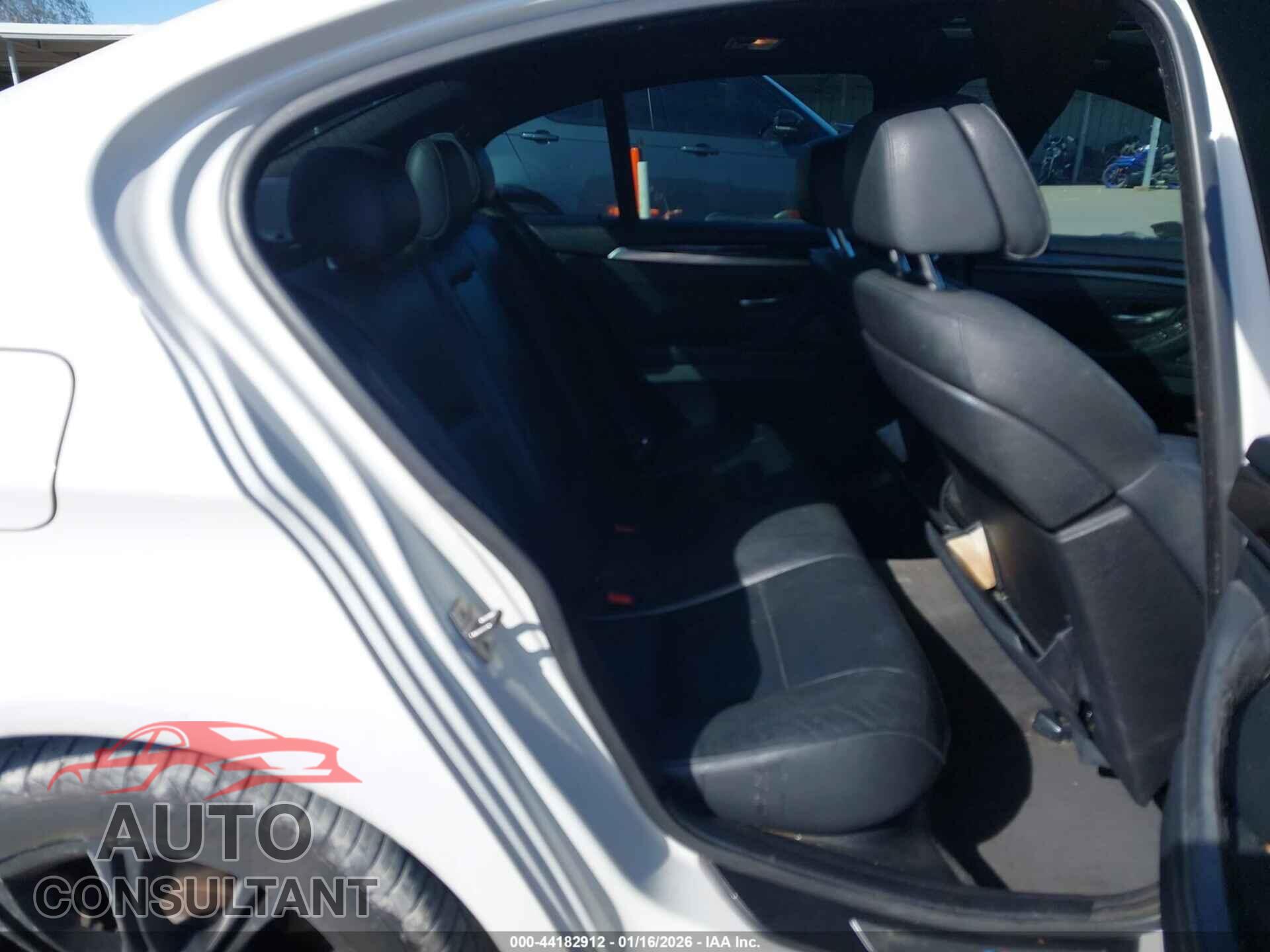 BMW 528I 2011 - WBAFR1C59BC748001