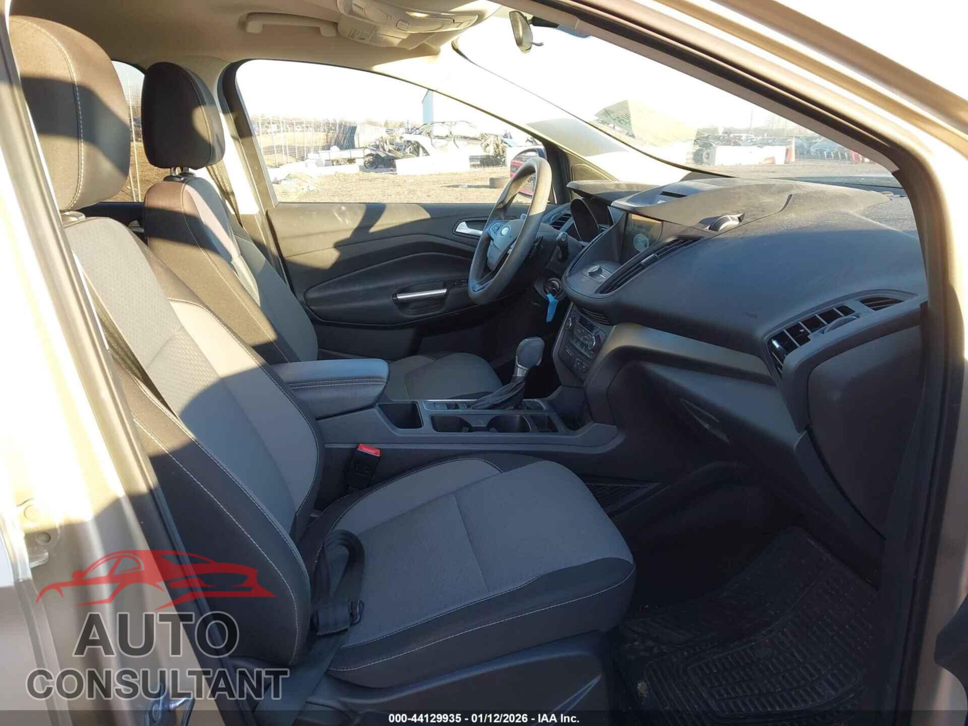 FORD ESCAPE 2017 - 1FMCU9G92HUE07005
