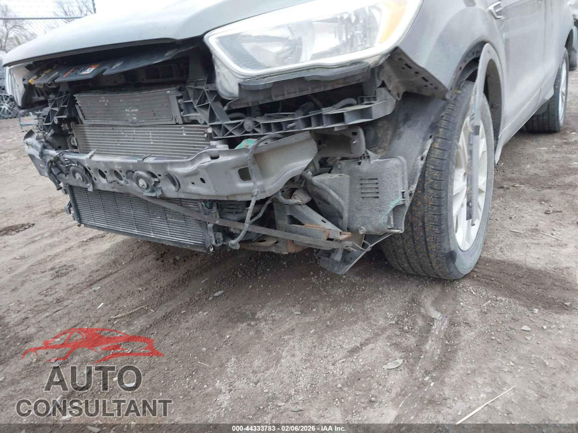 FORD ESCAPE 2017 - 1FMCU0GD1HUB02529