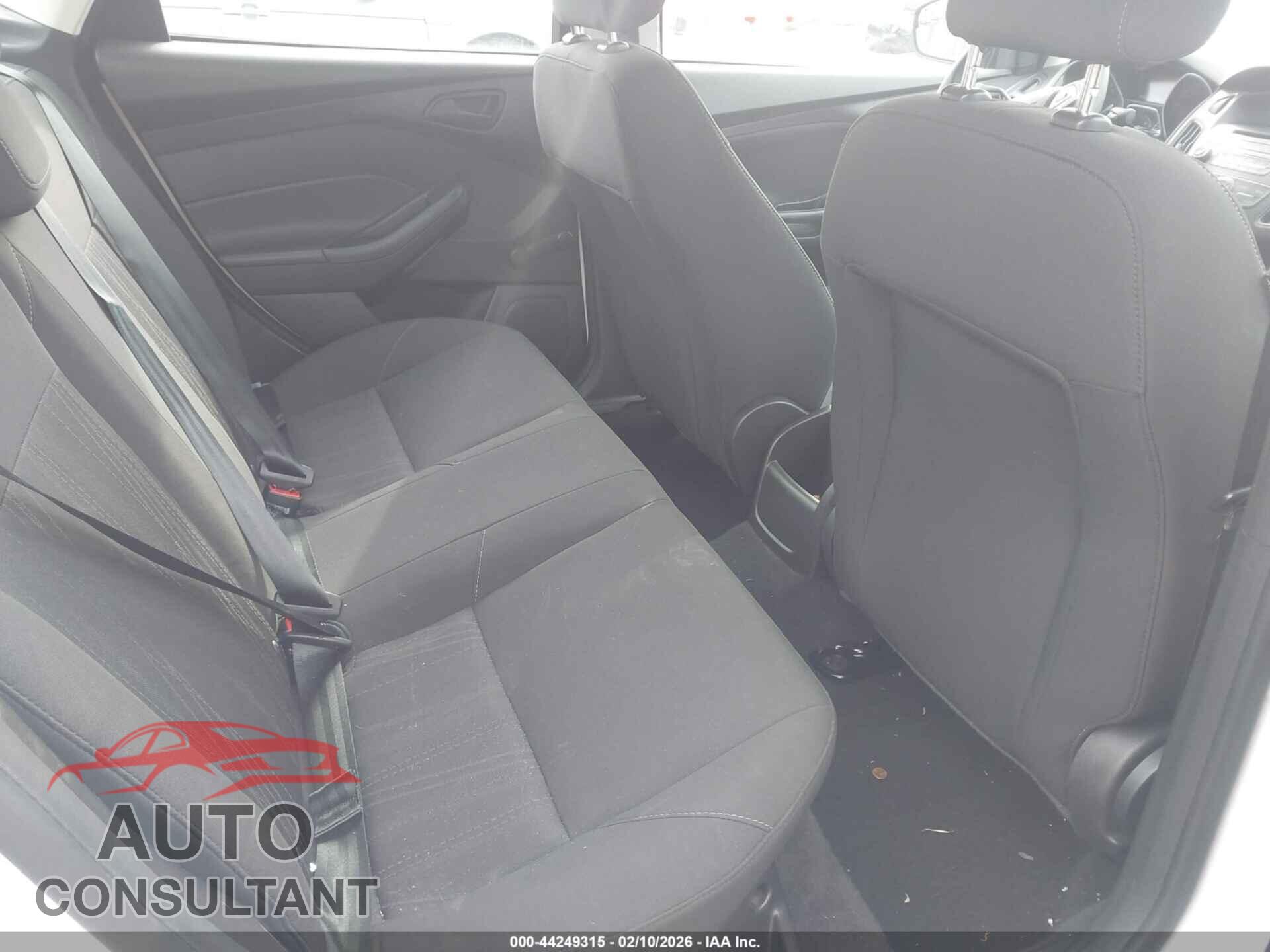 FORD FOCUS 2016 - 1FADP3E25GL264516