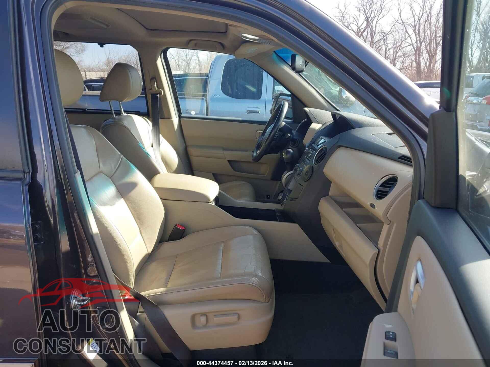 HONDA PILOT 2015 - 5FNYF4H98FB040266