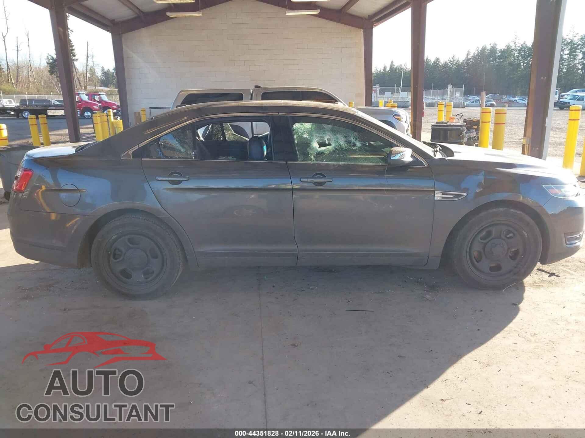 FORD TAURUS 2017 - 1FAHP2F81HG108479