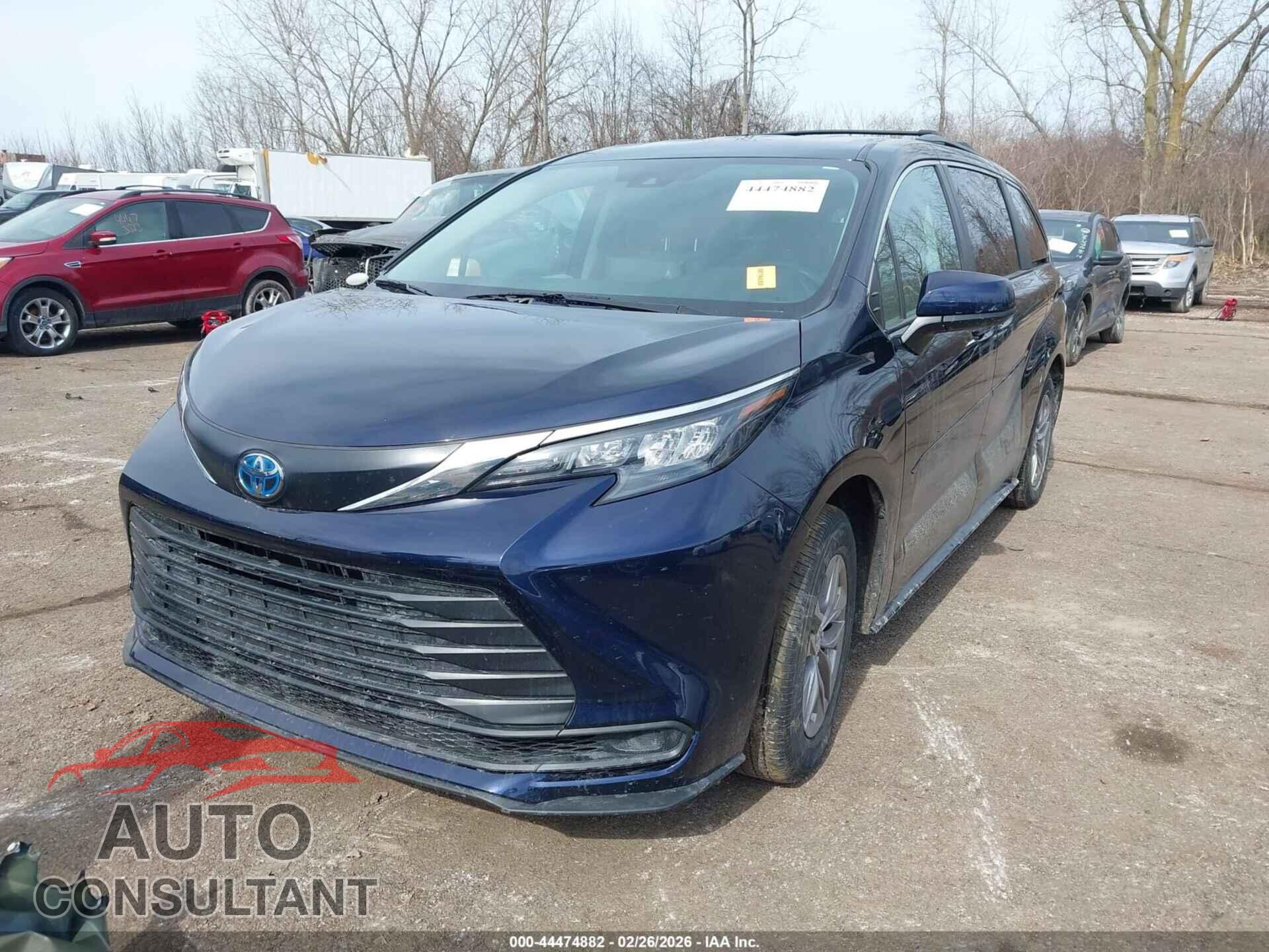 TOYOTA SIENNA 2024 - 5TDKSKFC8RS126410