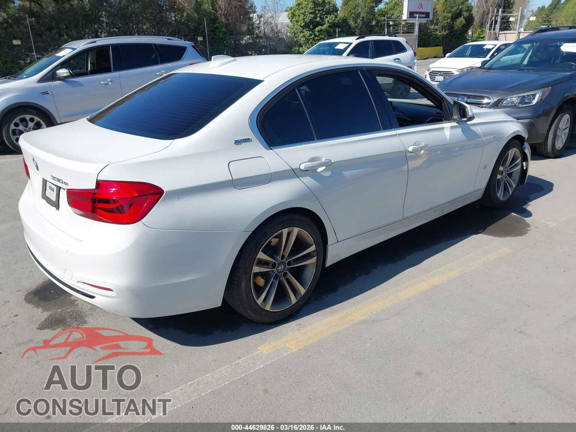 BMW 330E 2018 - WBA8E1C50JA758852