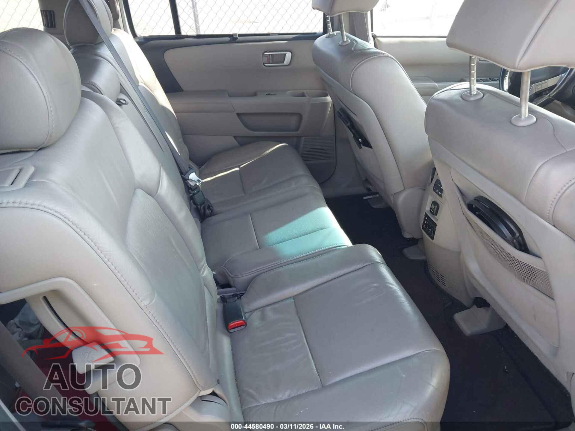 HONDA PILOT 2011 - 5FNYF4H97BB065766