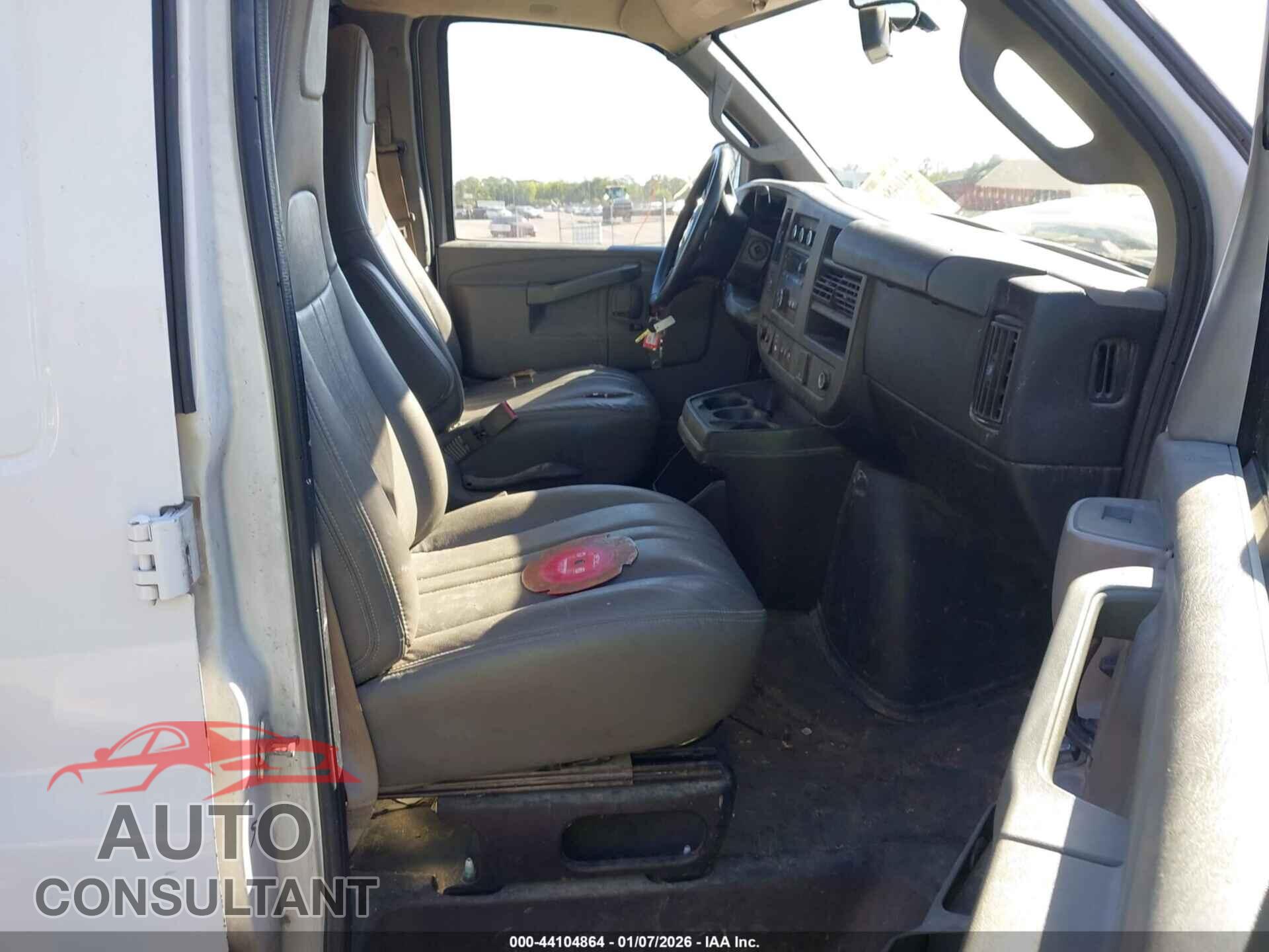 CHEVROLET EXPRESS 2500 2018 - 1GCWGBFB9J1345274
