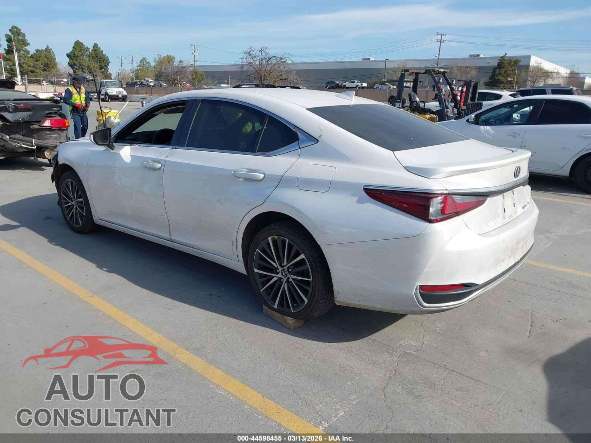 LEXUS ES 300H 2024 - 58ADA1C19RU039429