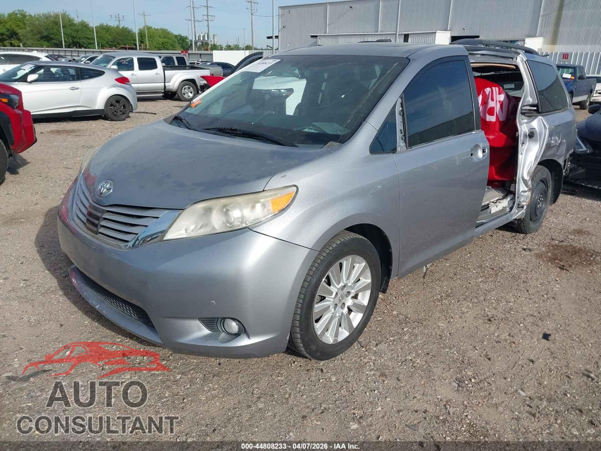 TOYOTA SIENNA 2013 - 5TDYK3DC8DS313450