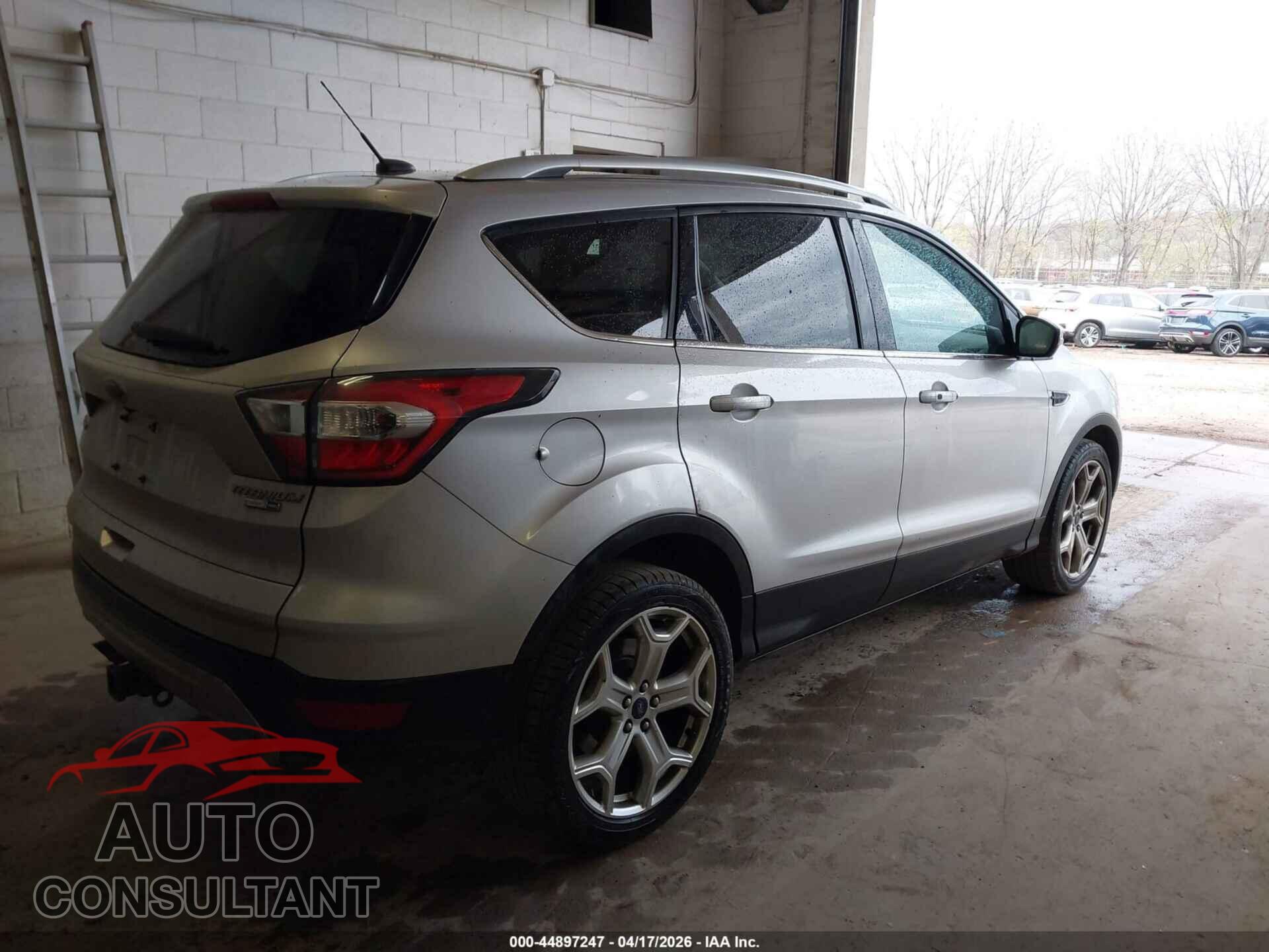 FORD ESCAPE 2017 - 1FMCU9J94HUB44072