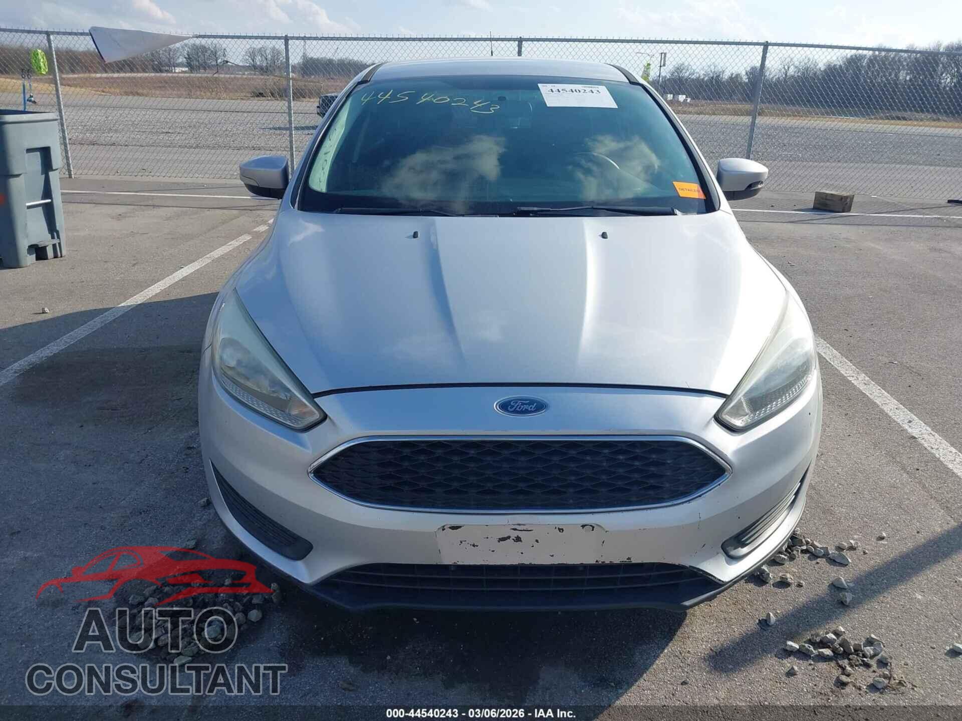 FORD FOCUS 2015 - 1FADP3K29FL328561