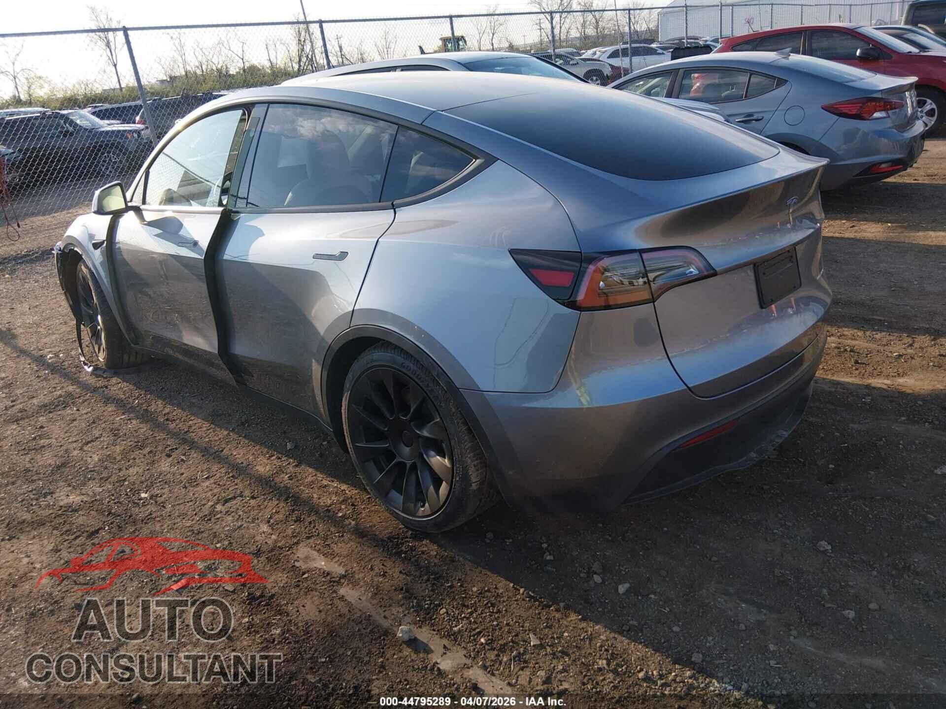 TESLA MODEL Y 2024 - 7SAYGAEE7RF112644